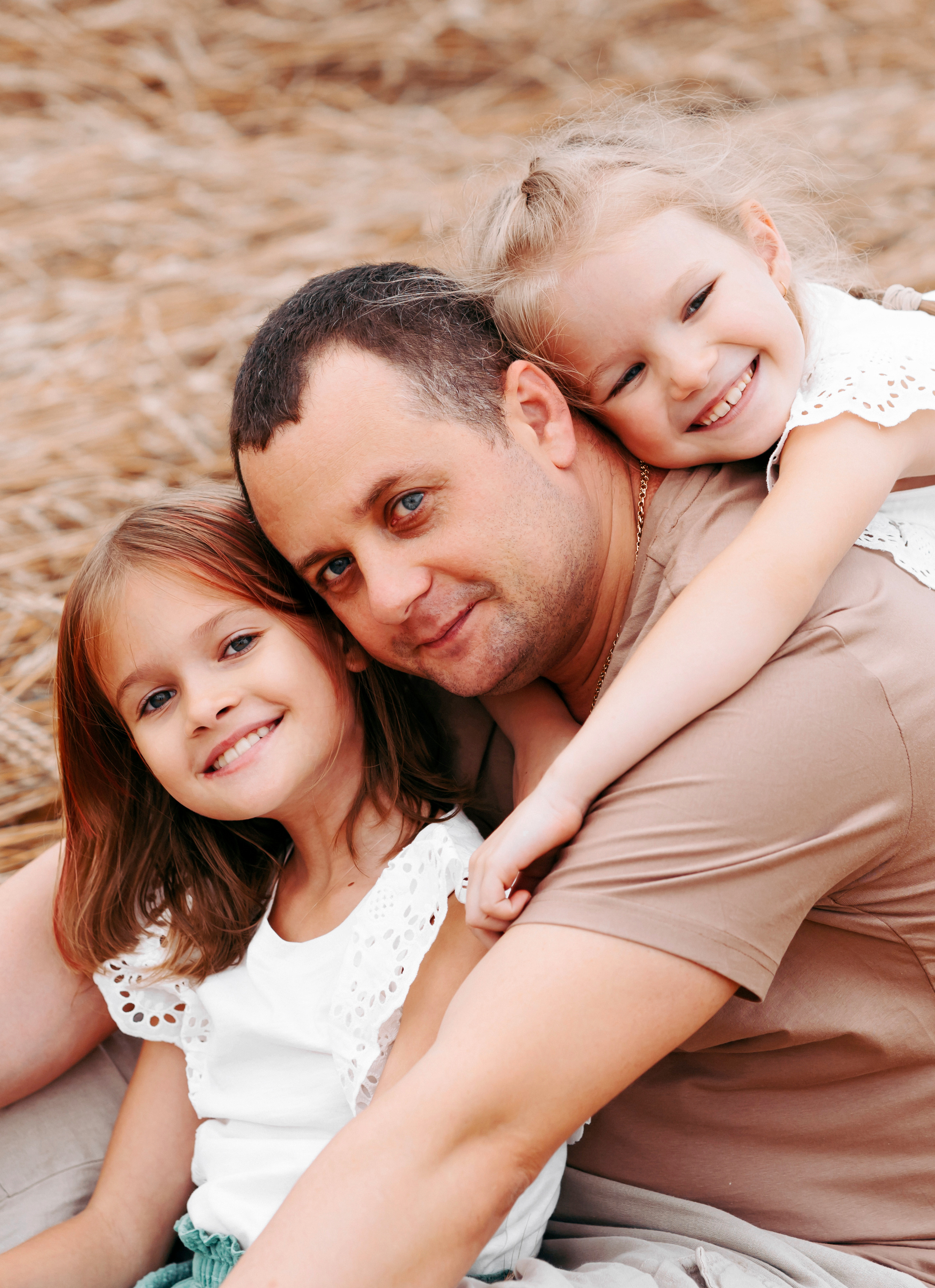 Семейная фотосессия в поле. Фотограф Ким Наталья в Красноярске