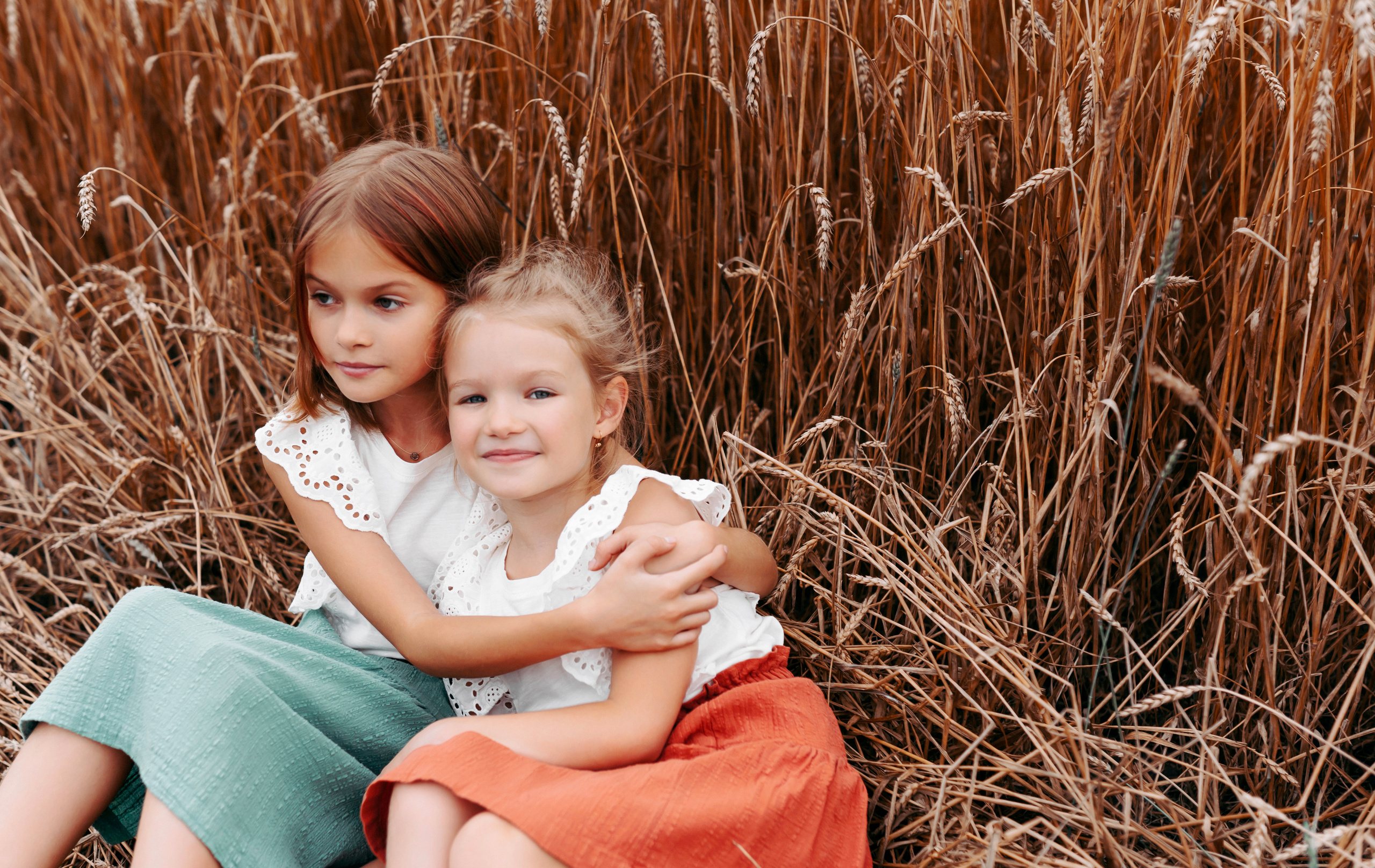 Семейная фотосессия в поле. Фотограф Ким Наталья в Красноярске