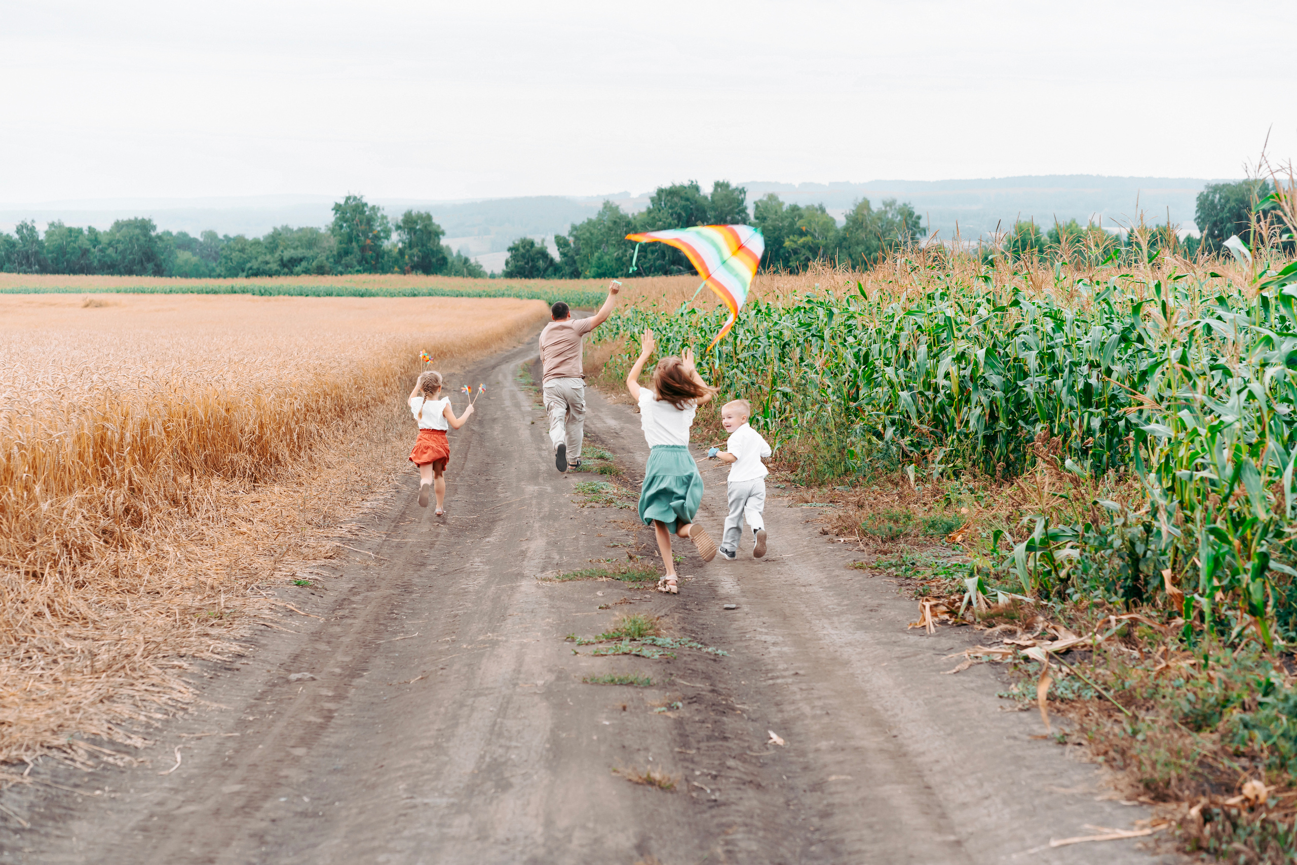 Семейная фотосессия в поле. Фотограф Ким Наталья в Красноярске