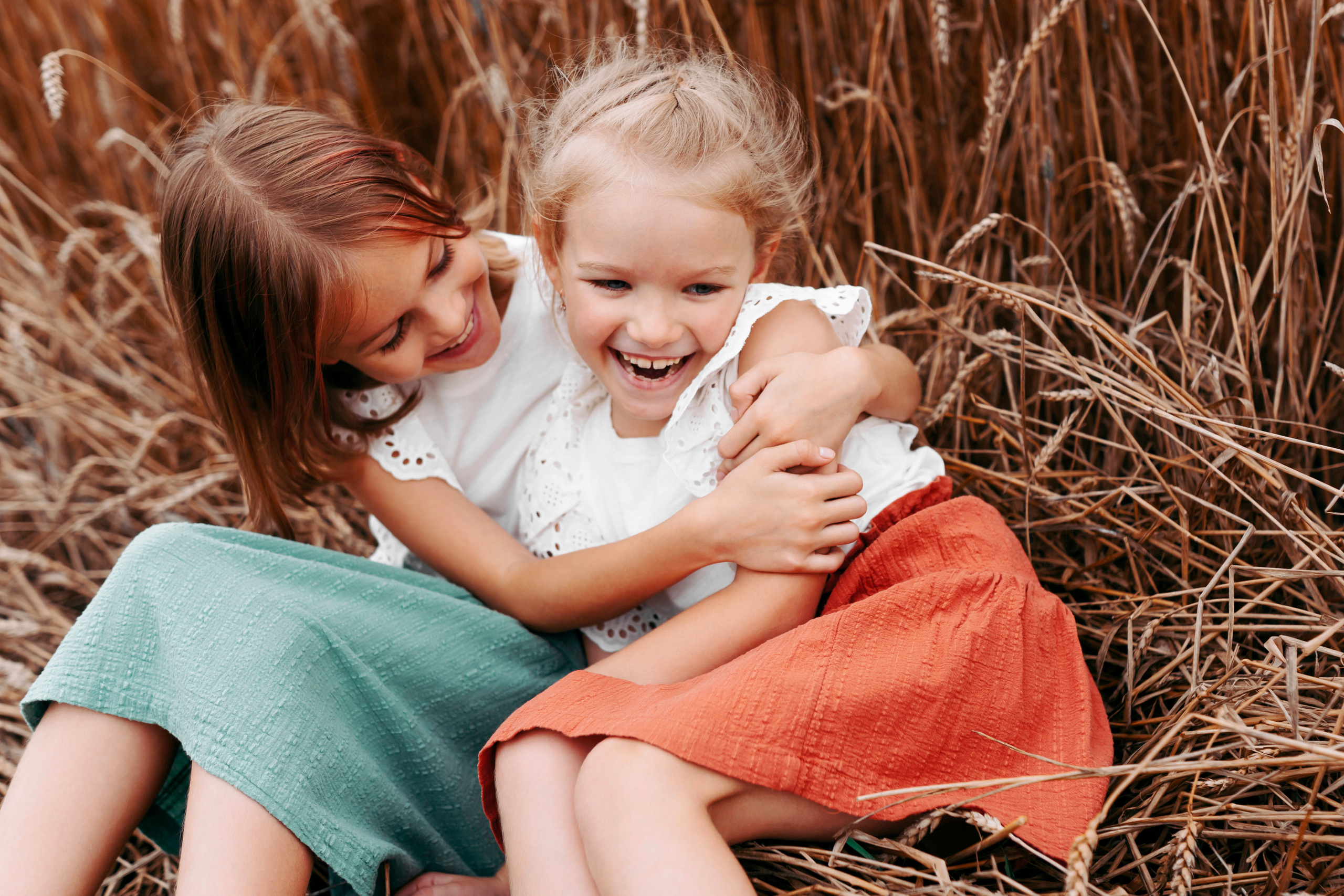 Семейная фотосессия в поле. Фотограф Ким Наталья в Красноярске
