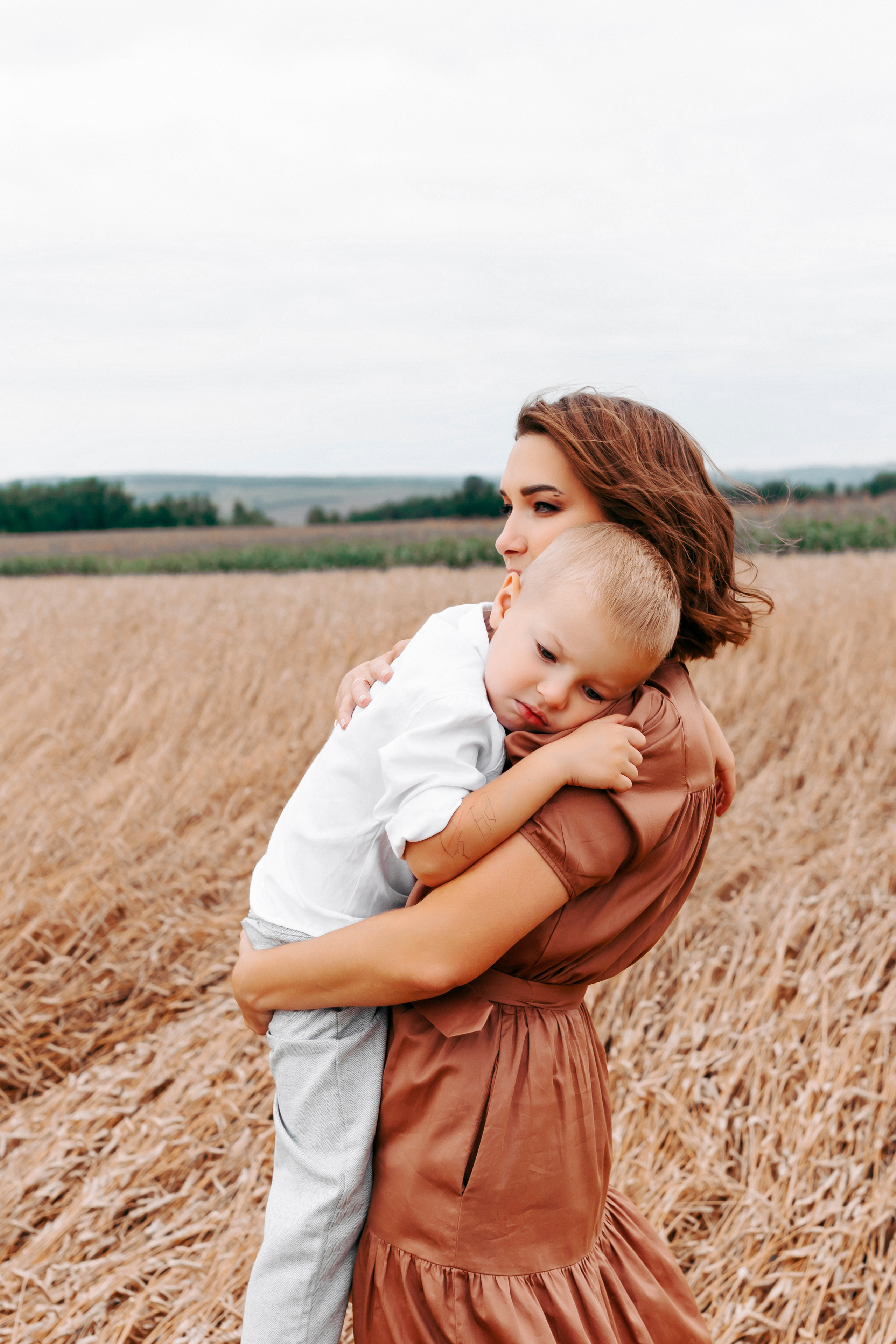 Семейная фотосессия в поле. Фотограф Ким Наталья в Красноярске