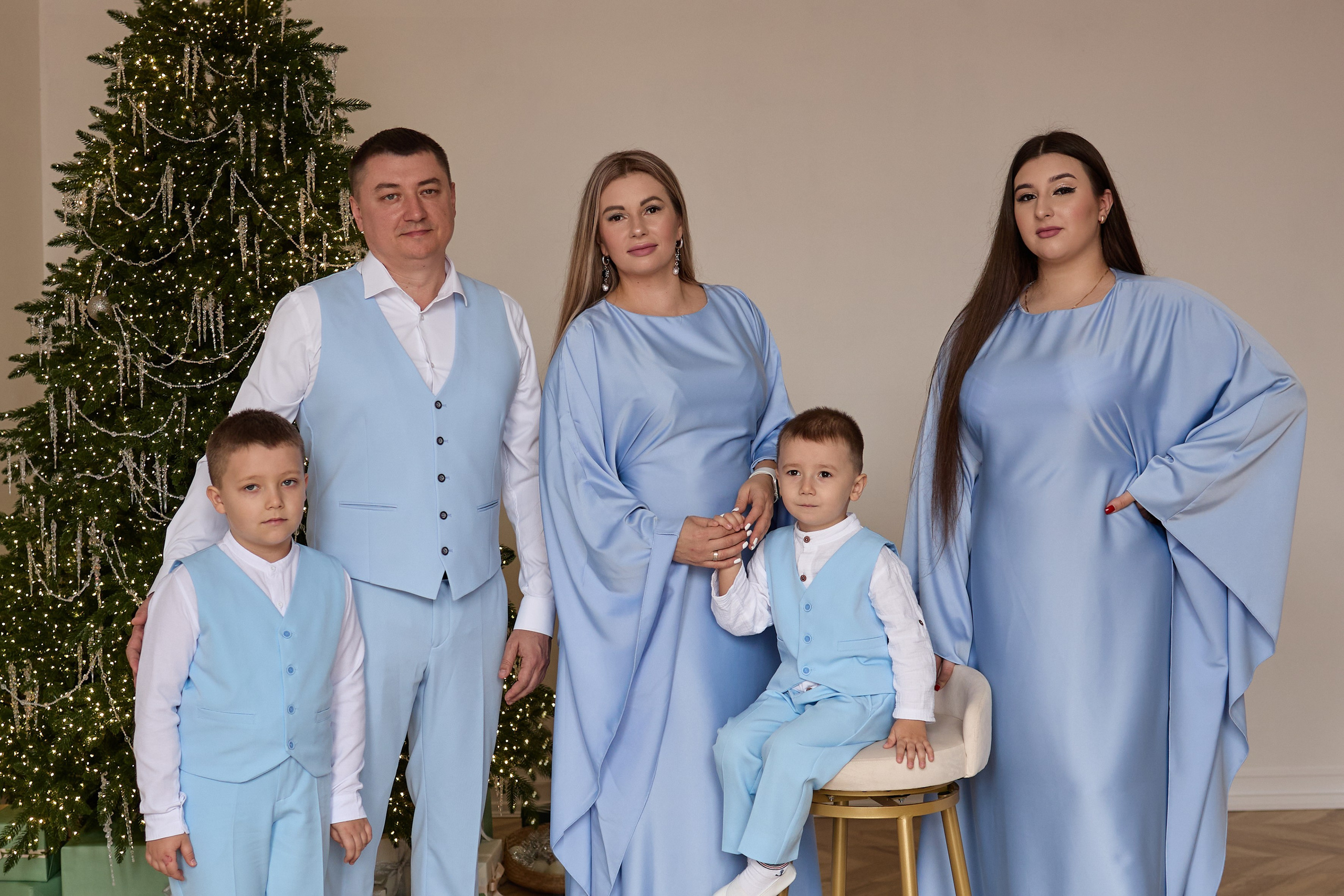 Семейная новогодняя фотосессия в Краснодаре — фотостудия Roomy (Руми)