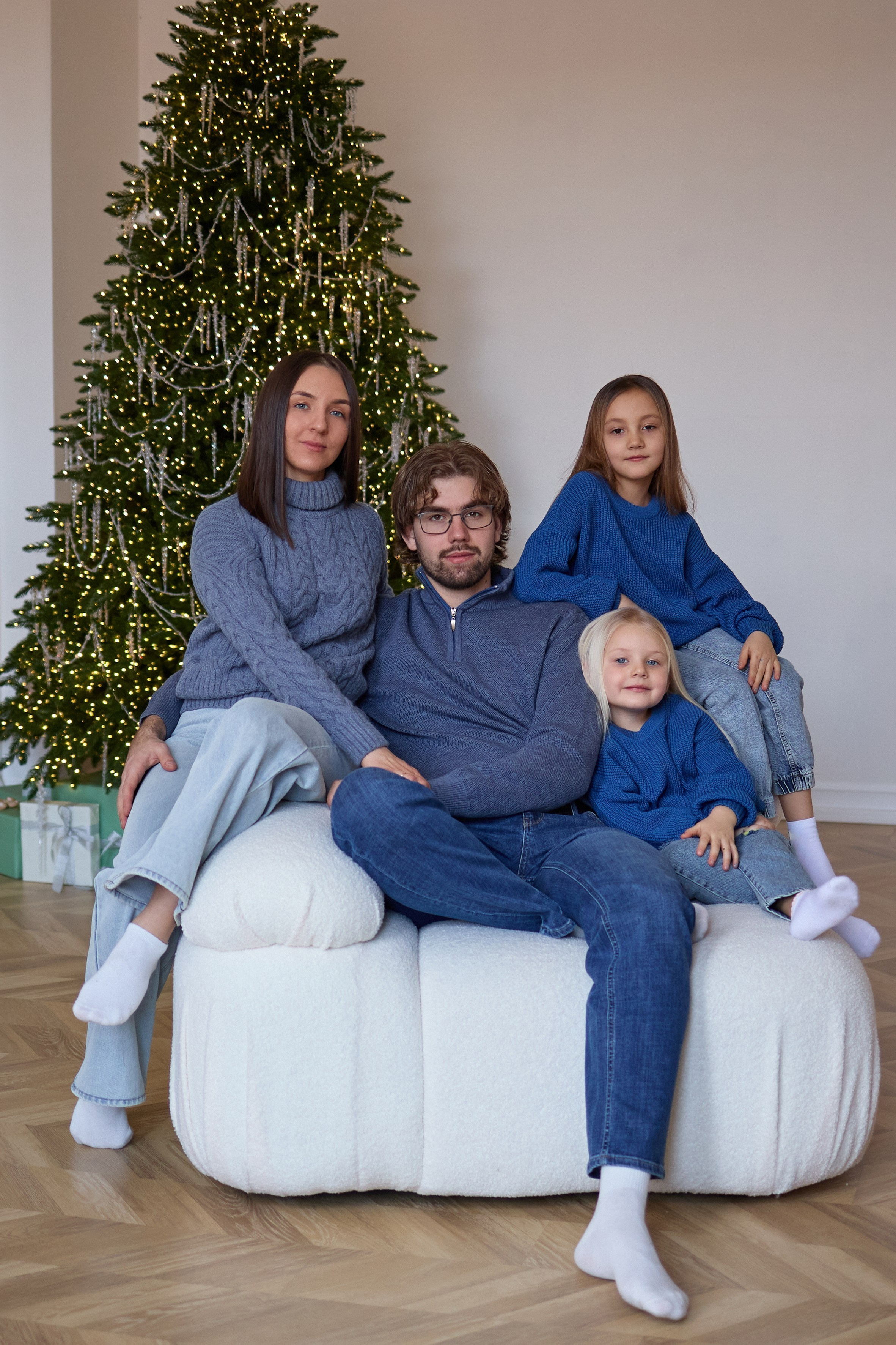 Семейная новогодняя фотосессия в Краснодаре — фотостудия Roomy (Руми)