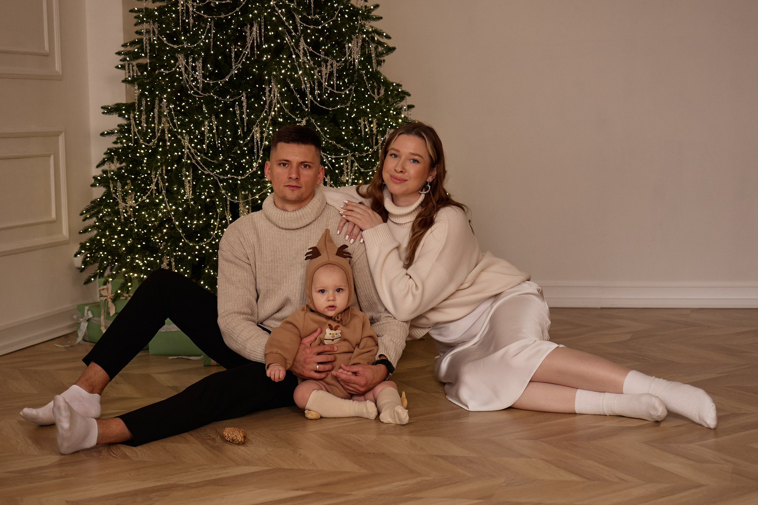 Семейная новогодняя фотосессия в Краснодаре — фотостудия Roomy (Руми)