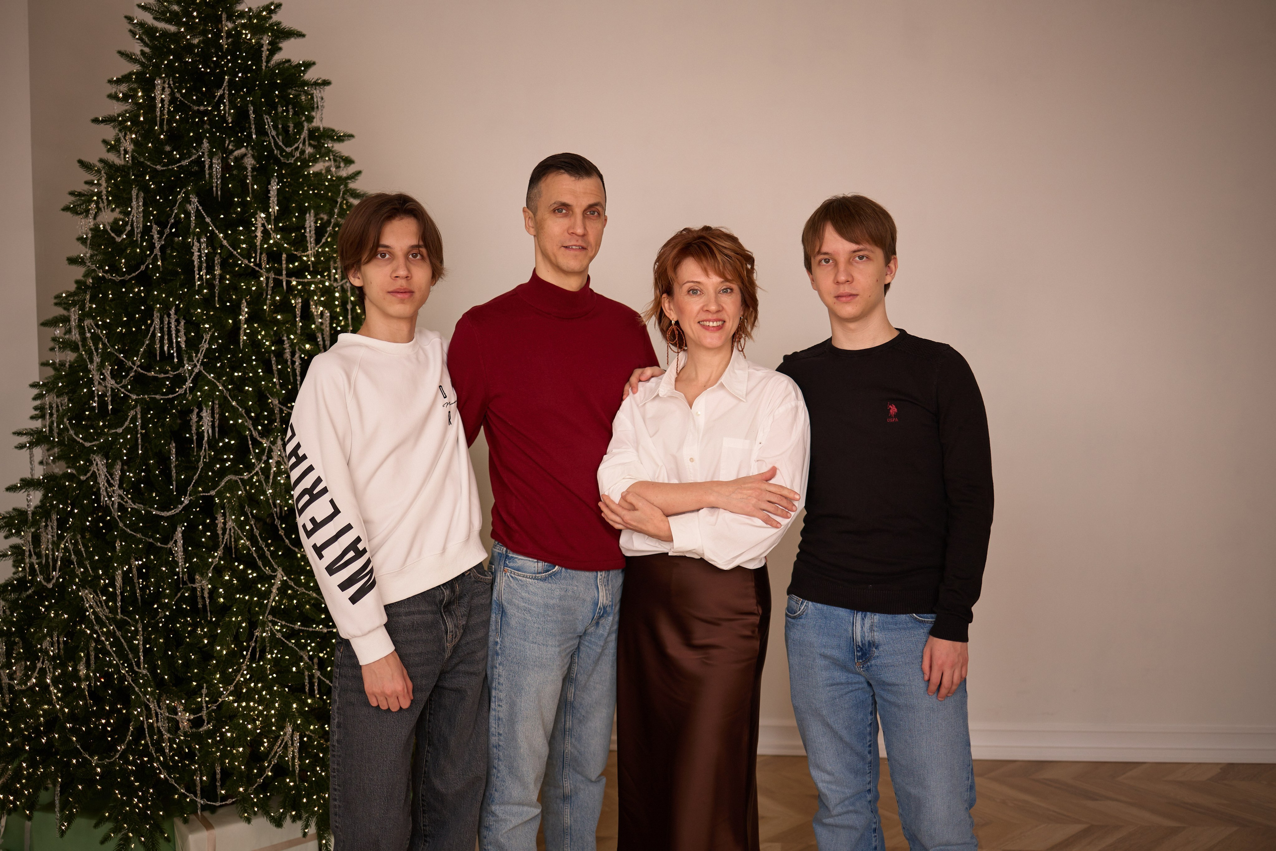 Семейная новогодняя фотосессия в Краснодаре — фотостудия Roomy (Руми)