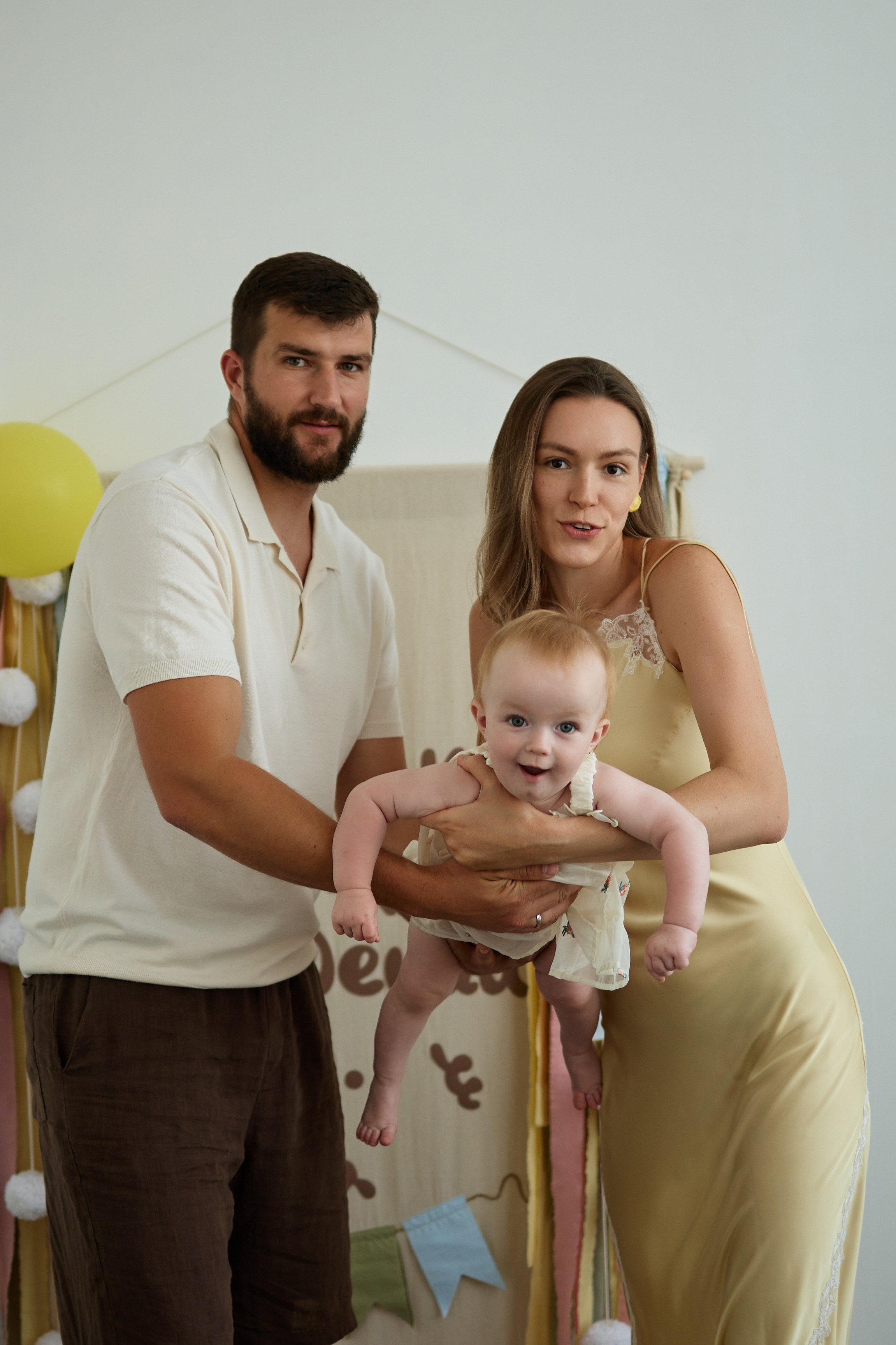 Фотосессия на первый день рождения от 1 года до 5 лет в Краснодаре. Фотостудия Roomy в Краснодаре | Семейные и детские съёмки дней рождения от 1 до 5 лет, аренда зала фотостудии