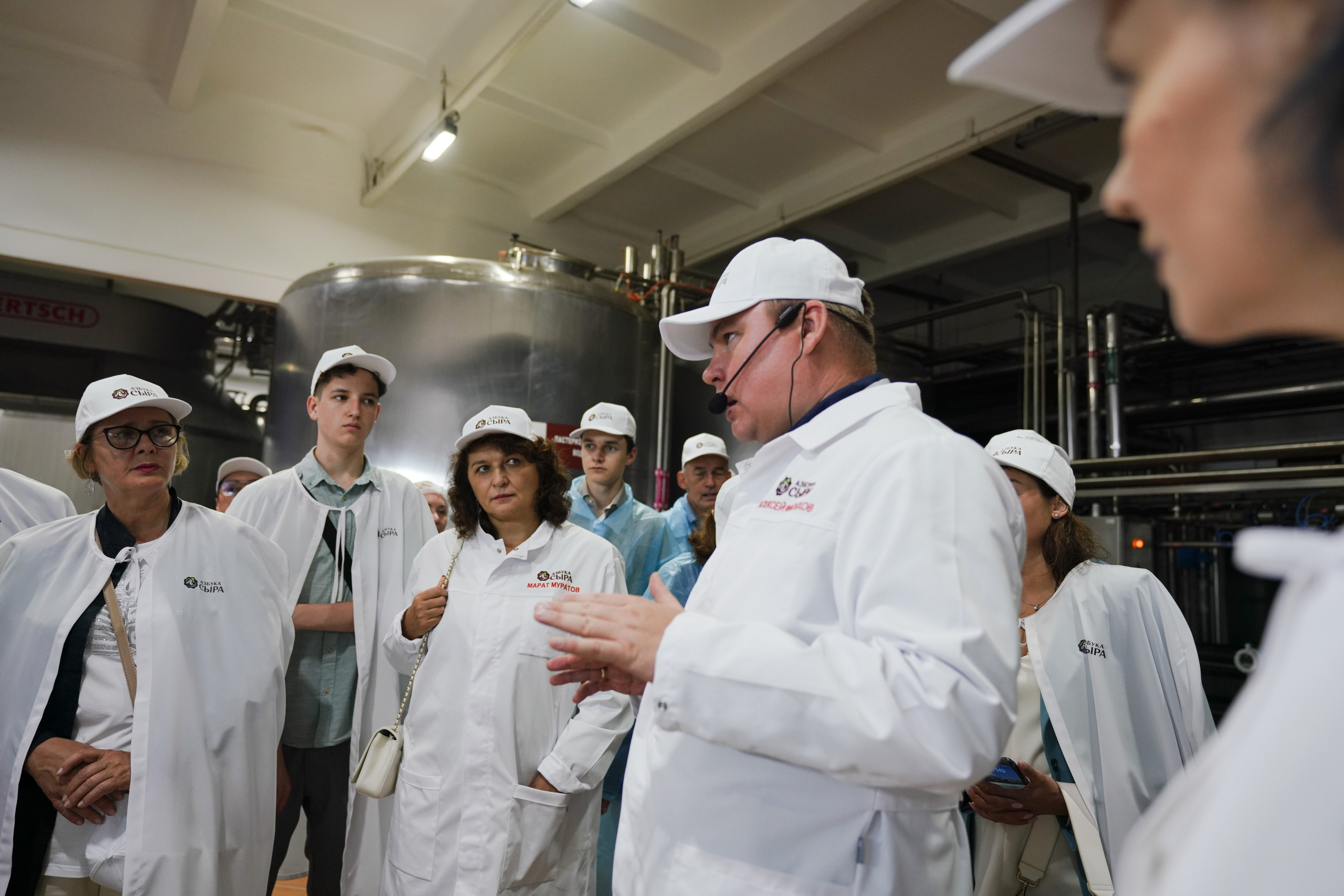Съемка делегации на заводе Азбука сыра. Фотограф Казань
