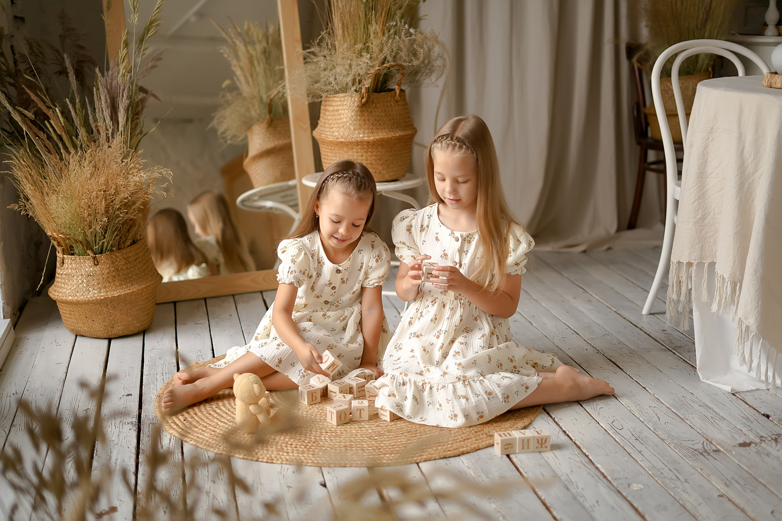 Девочки и ёжик. Фотограф Татьяна Митрофанова