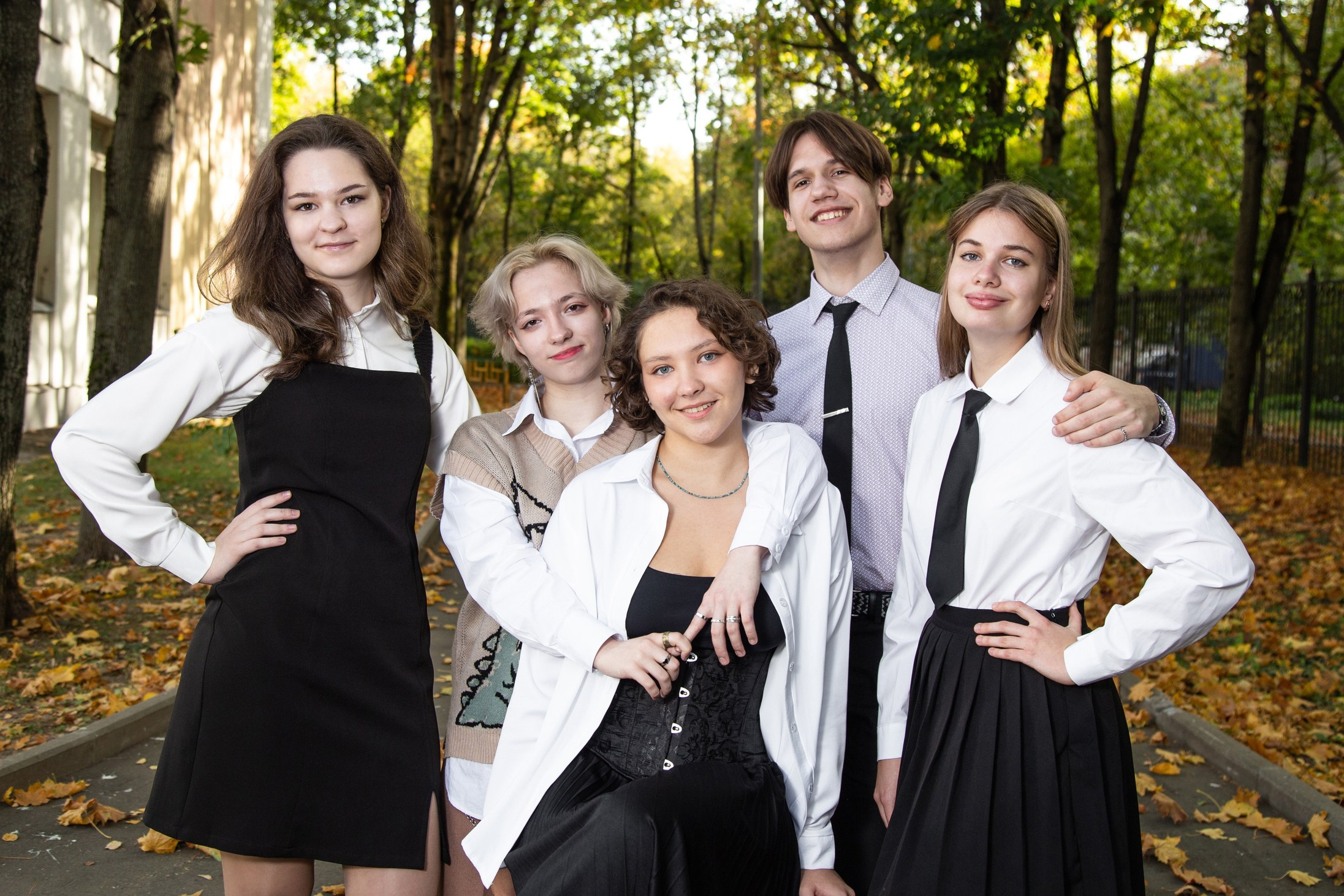 Галерея фотографий для старшей школы. Выпускные фотоальбомы на заказ в Москве. Ксения Фоломкина