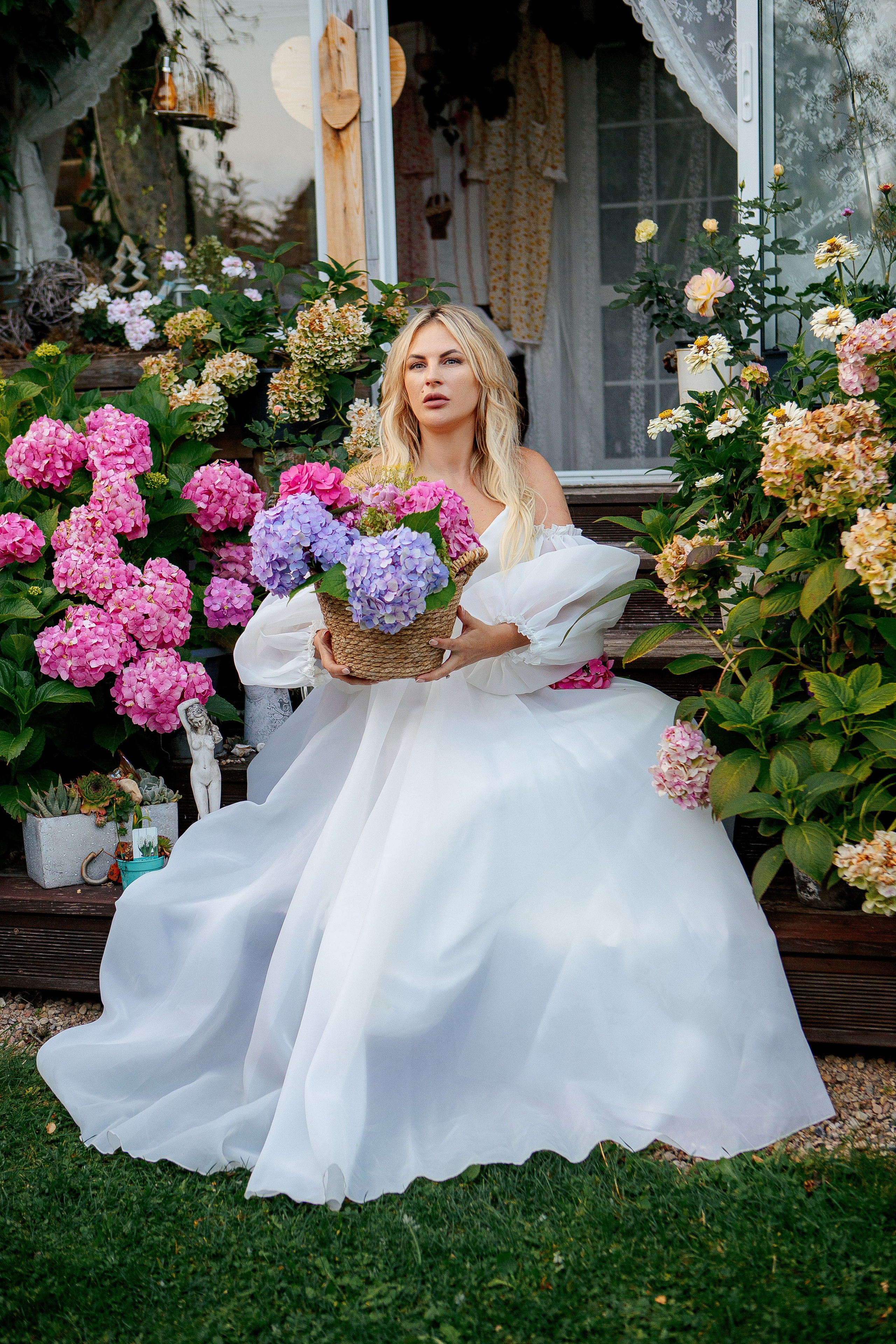 Мама и дочка в райском саду. Семейный детский фотограф. Фотосессия в Минске