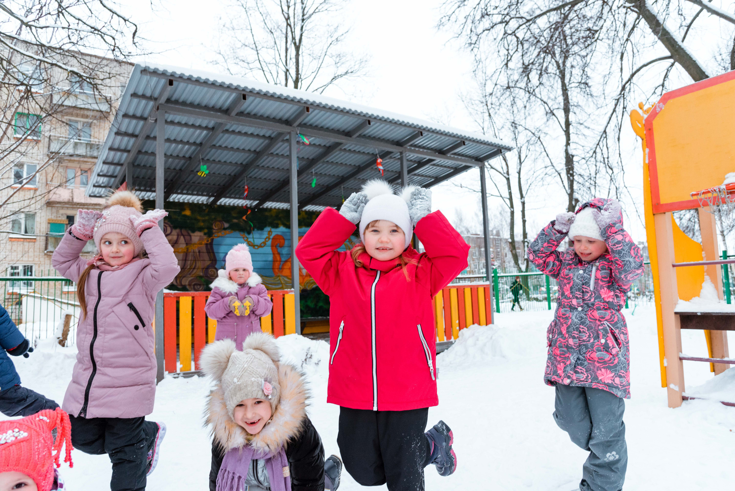 Зимняя фотосессия в детском саду для фотоальбома в Туле. Выпускной альбом