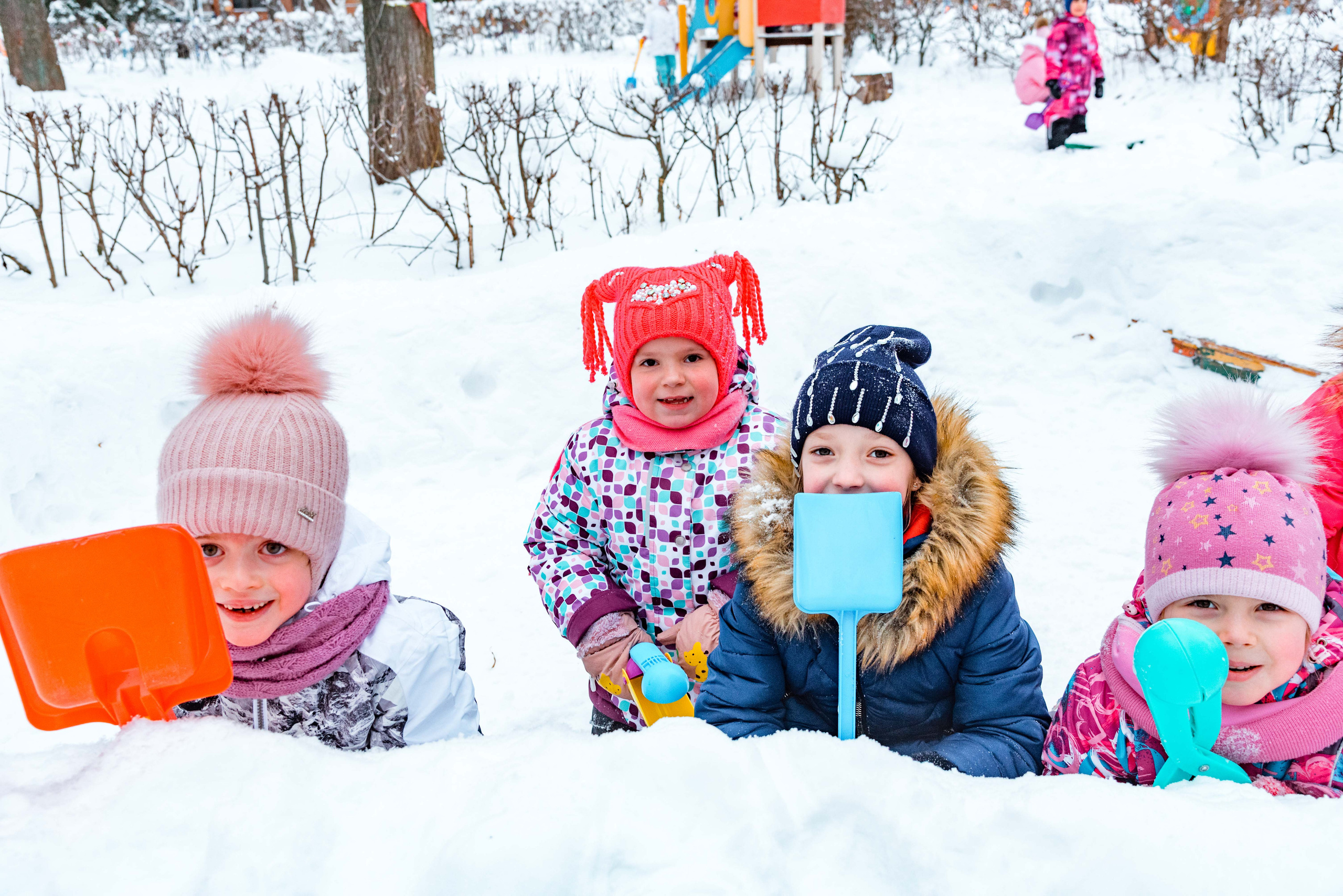 Зимняя фотосессия в детском саду для фотоальбома в Туле. Выпускной альбом