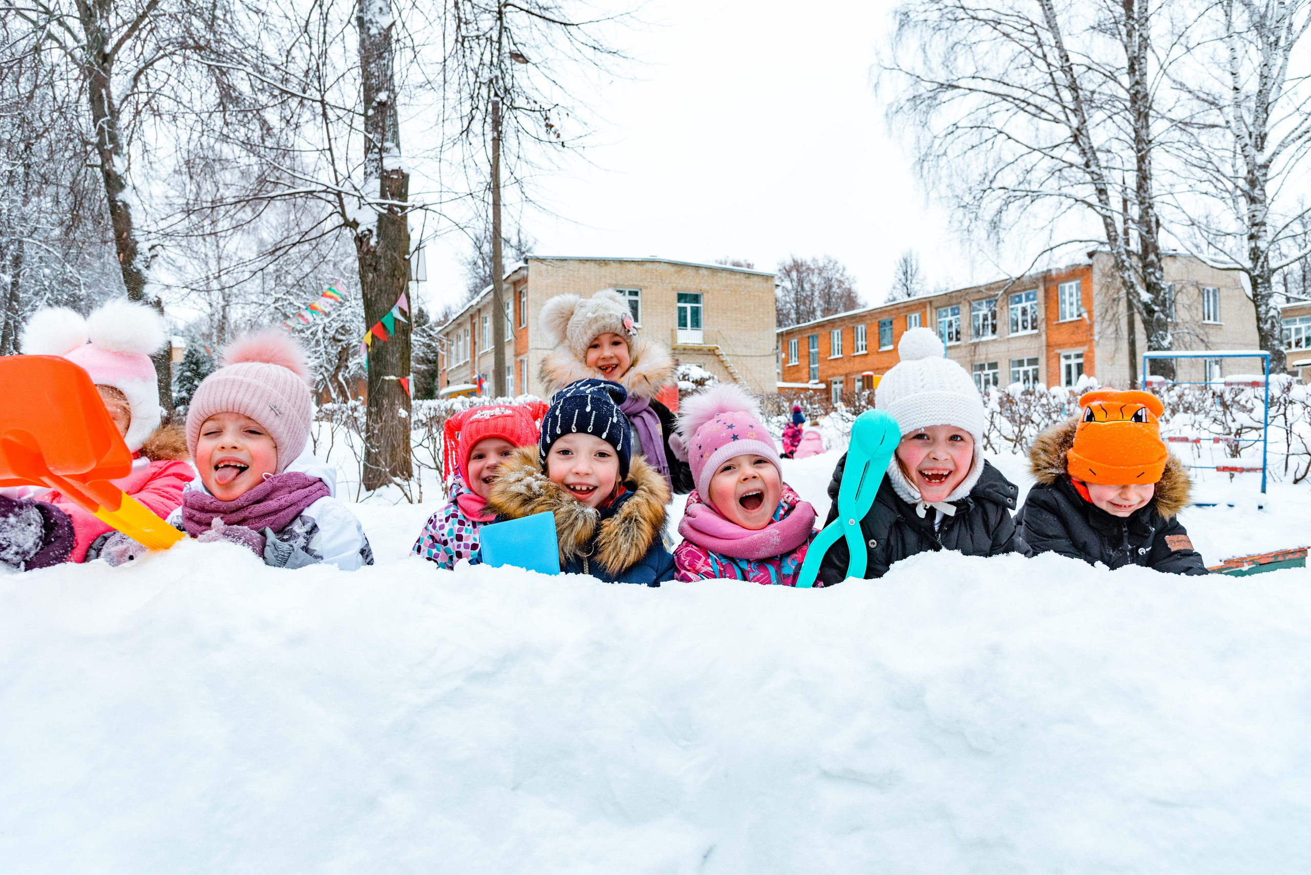 Зимняя фотосессия в детском саду для фотоальбома в Туле. Выпускной альбом