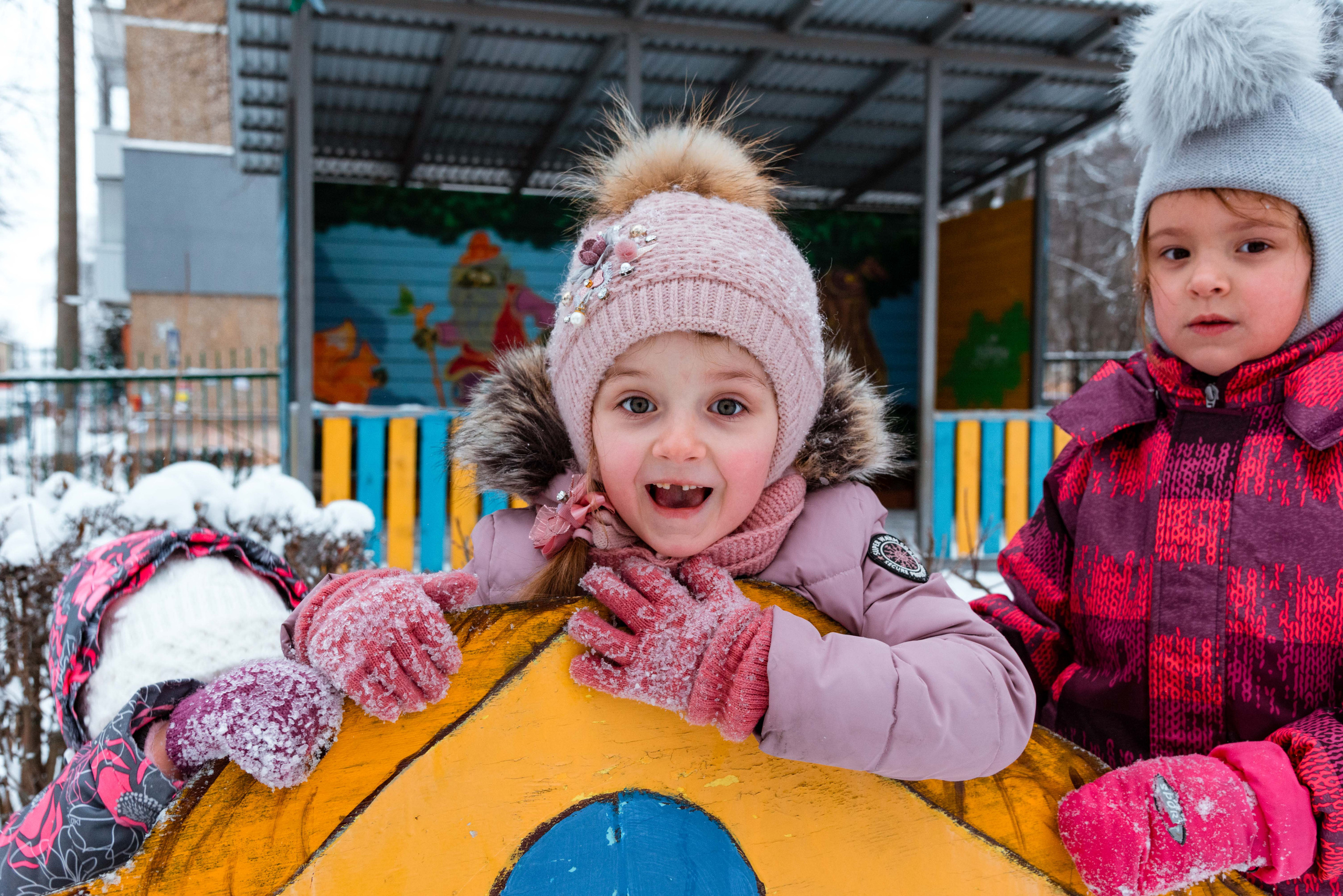 Зимняя фотосессия в детском саду для фотоальбома в Туле. Выпускной альбом