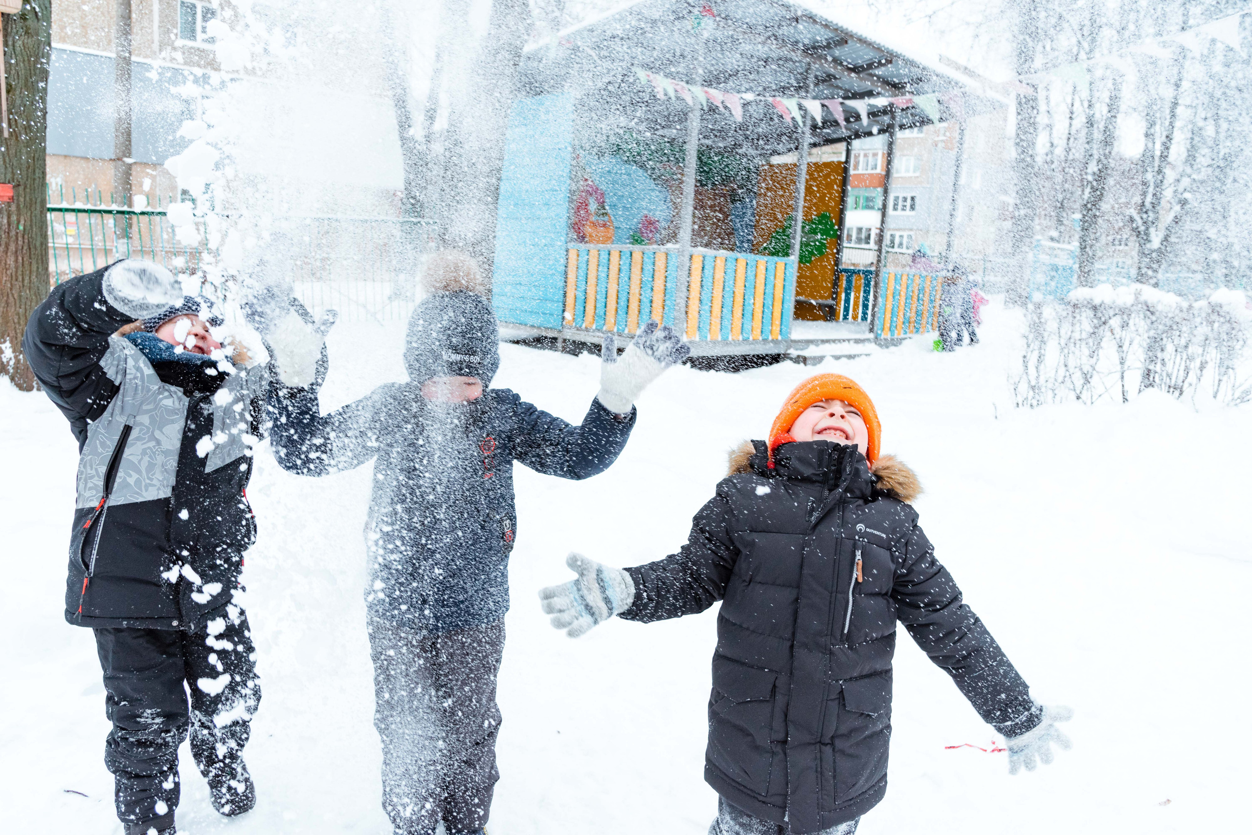 Зимняя фотосессия в детском саду для фотоальбома в Туле. Выпускной альбом