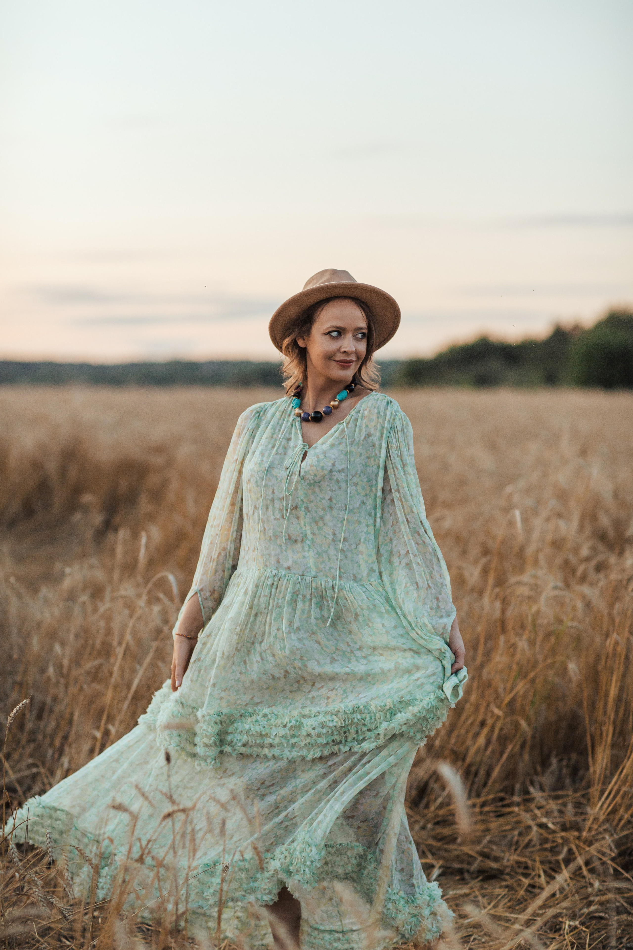 Фотосессия в пшенице для бренда Vintage Dream. Фотограф и видеограф Анна Домашенко