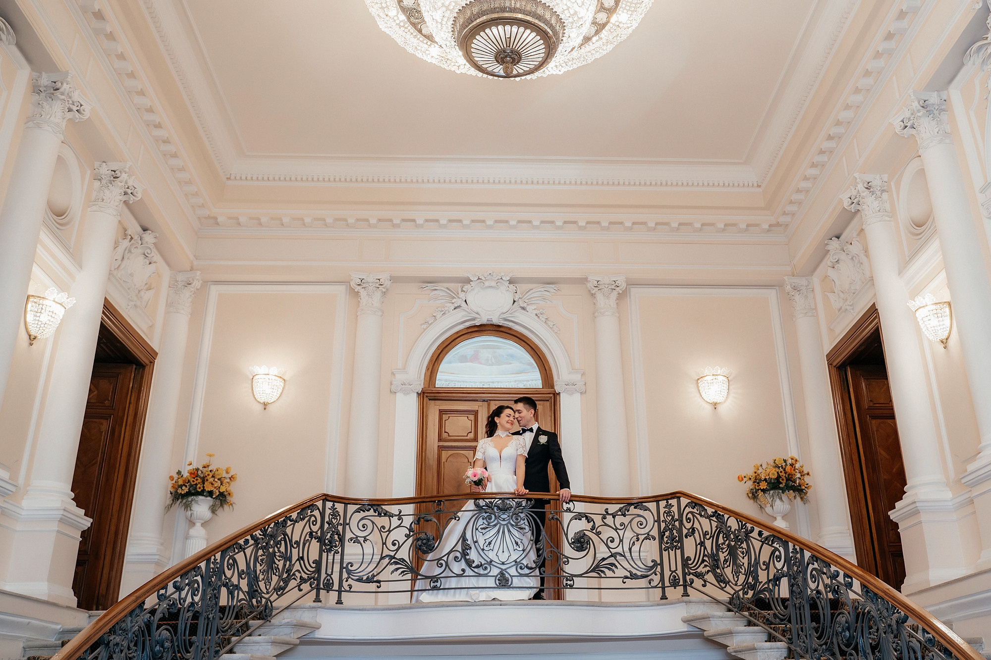 Дворец бракосочетания №2 на лестнице