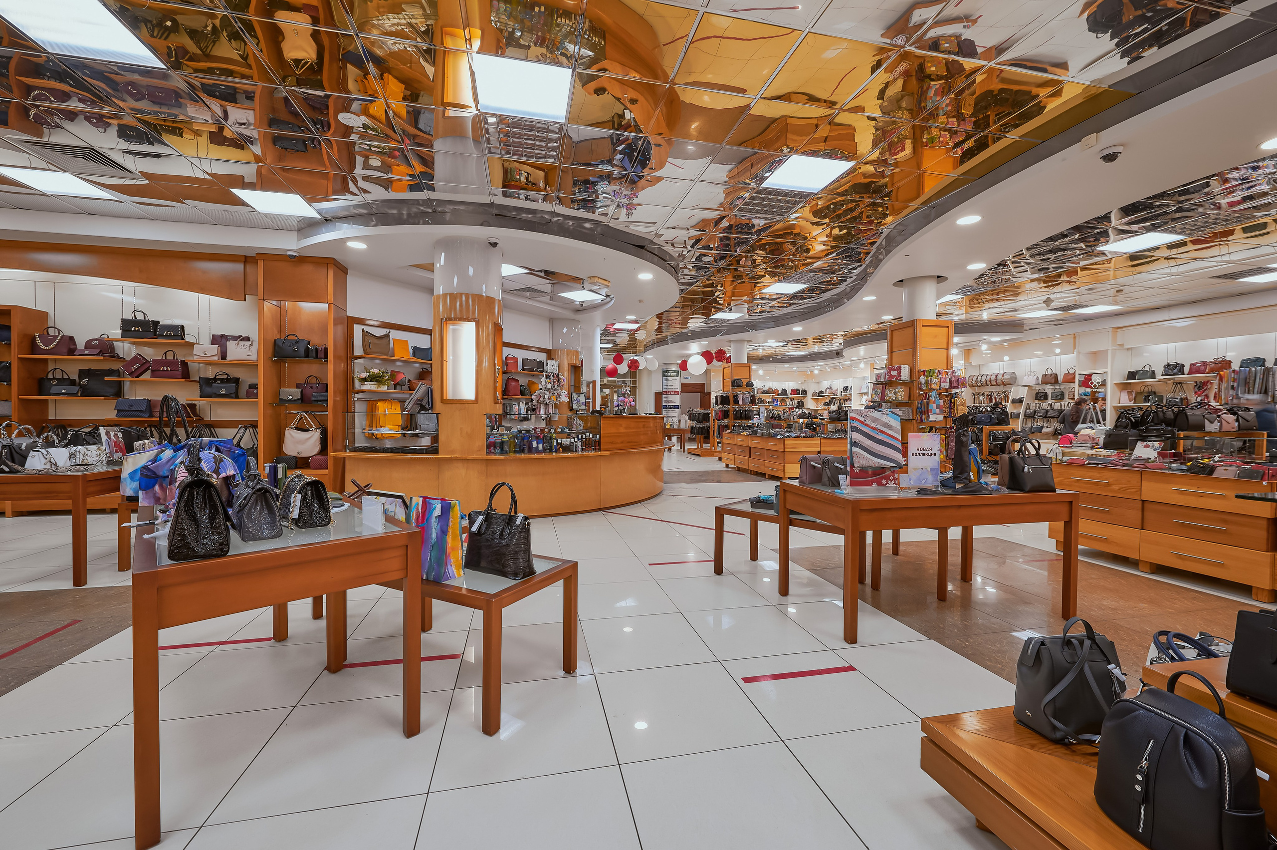 Портфолио по интерьерной и экстерьерной фотосъёмки: Мир Сумок — Правый берег. Фотограф Яковлев Роман — Красноярск