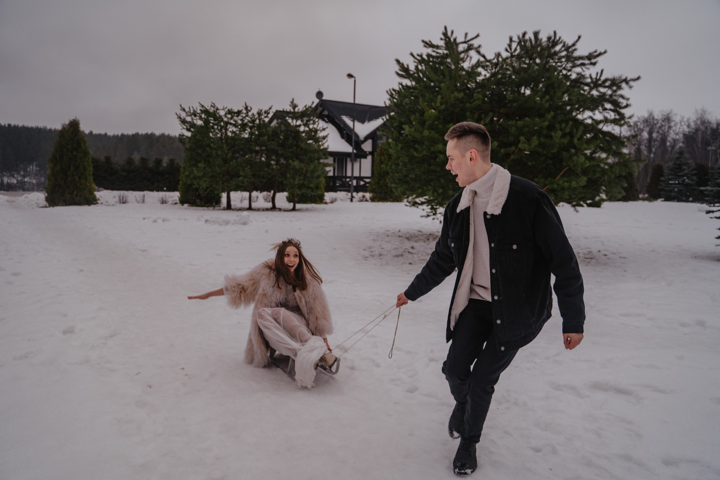 Зимняя свадебная фотосессия прогулка. Фотограф Екатерина в городе Новороссийск