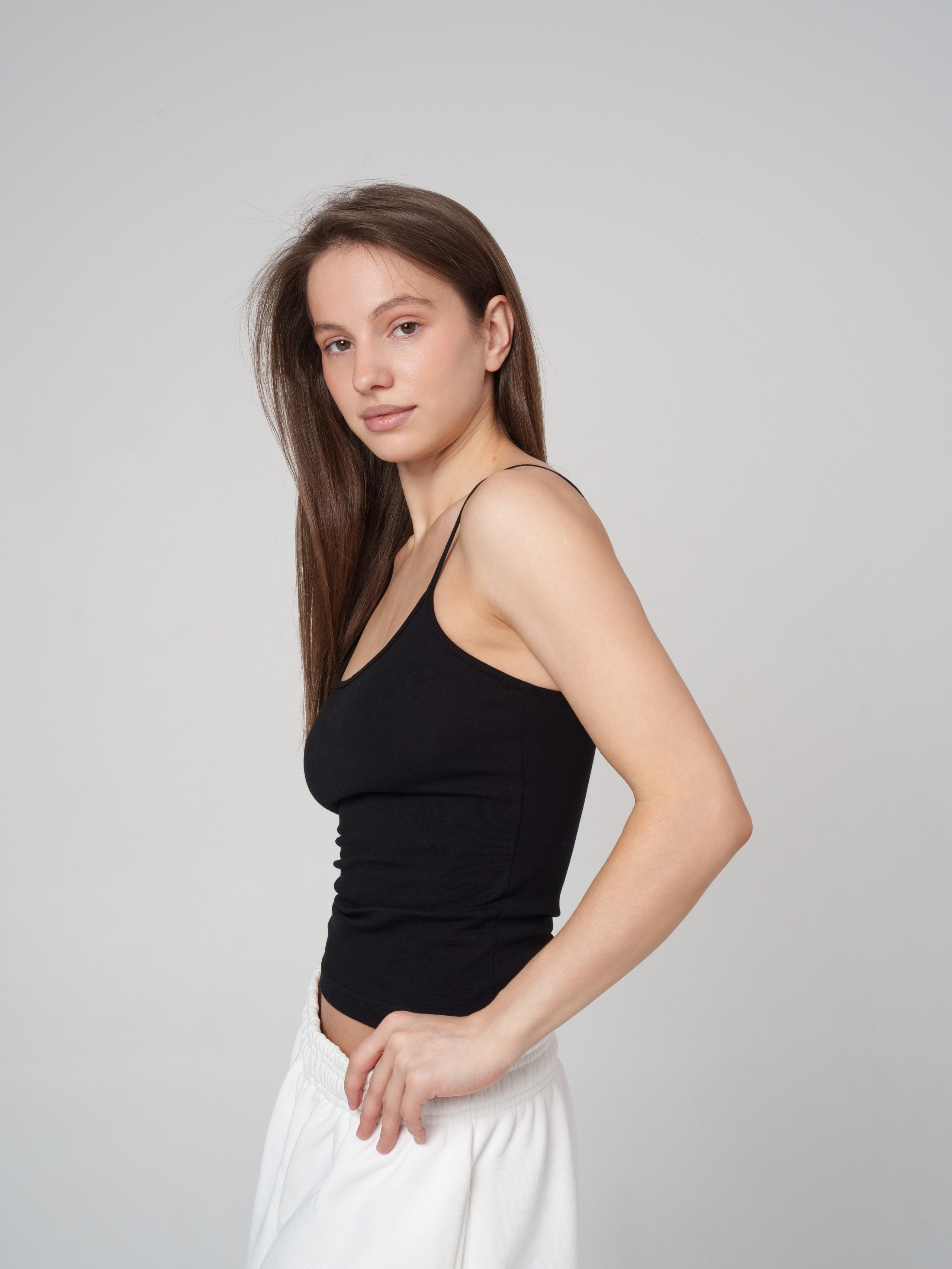 Топы на сером фоне. Иван Упоров — фотограф, рилсмейкер чебоксары