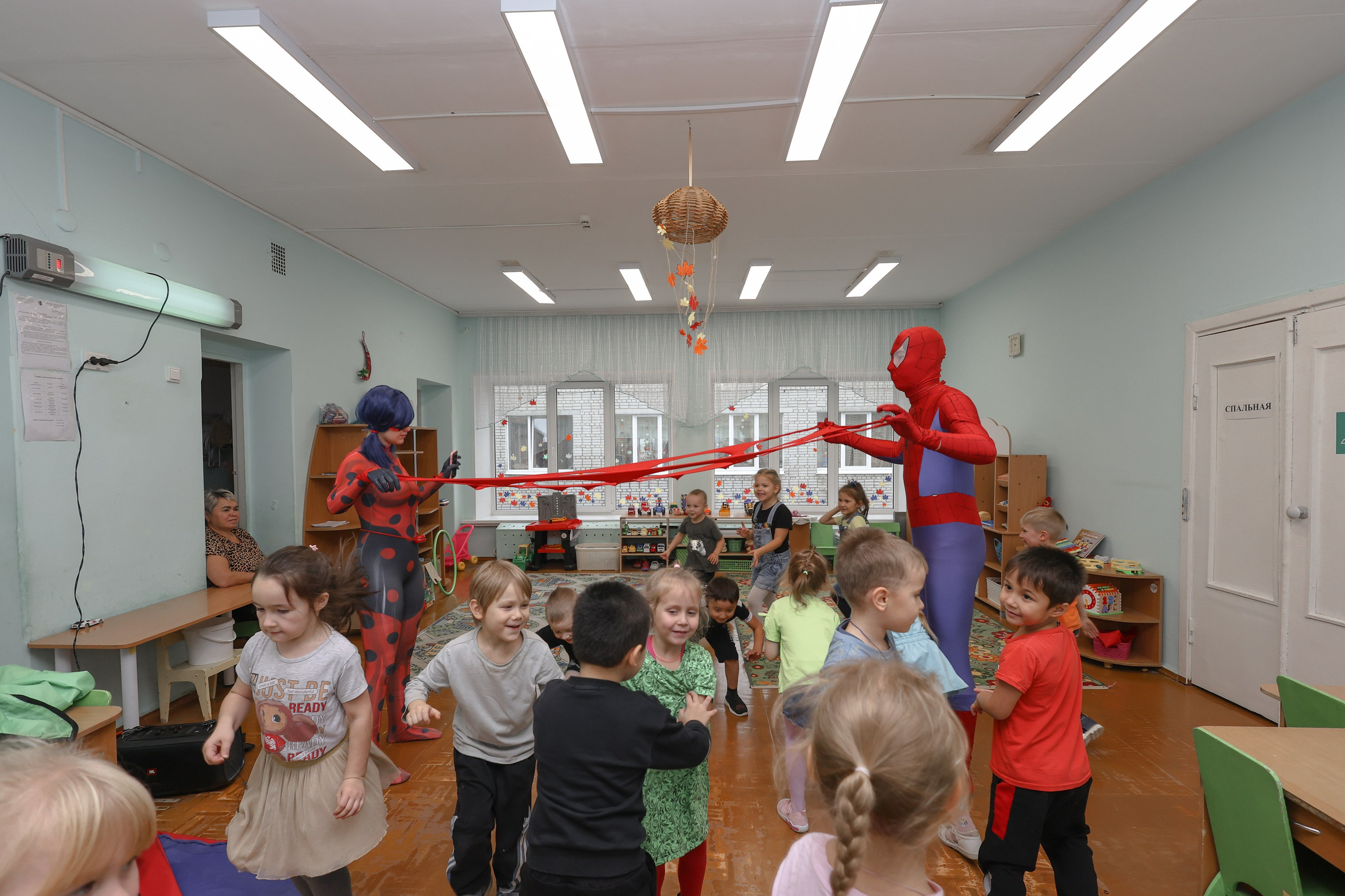Детский день рождения с Человеком-пауком и Леди Баг