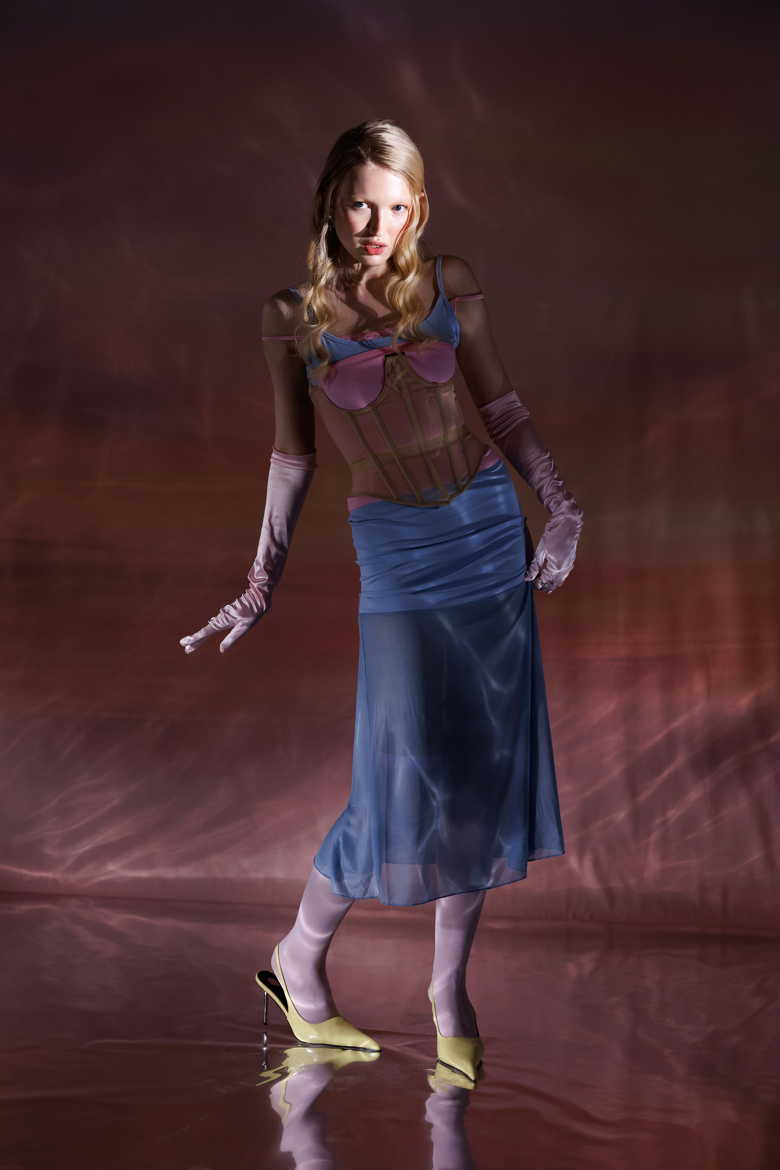 Настя. Студийная съёмка на циклораме. Фотограф в Воронеже Галина Фурсова