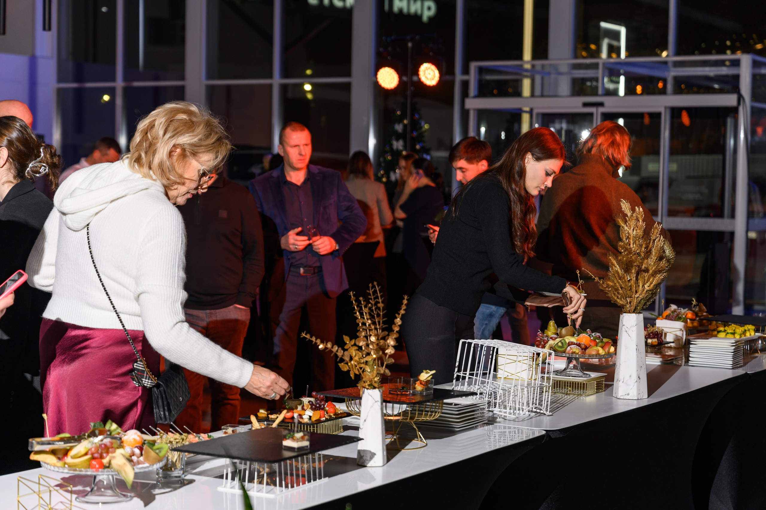 Автосалон Танк. Свадебный фотограф Москва Юрий Кульман