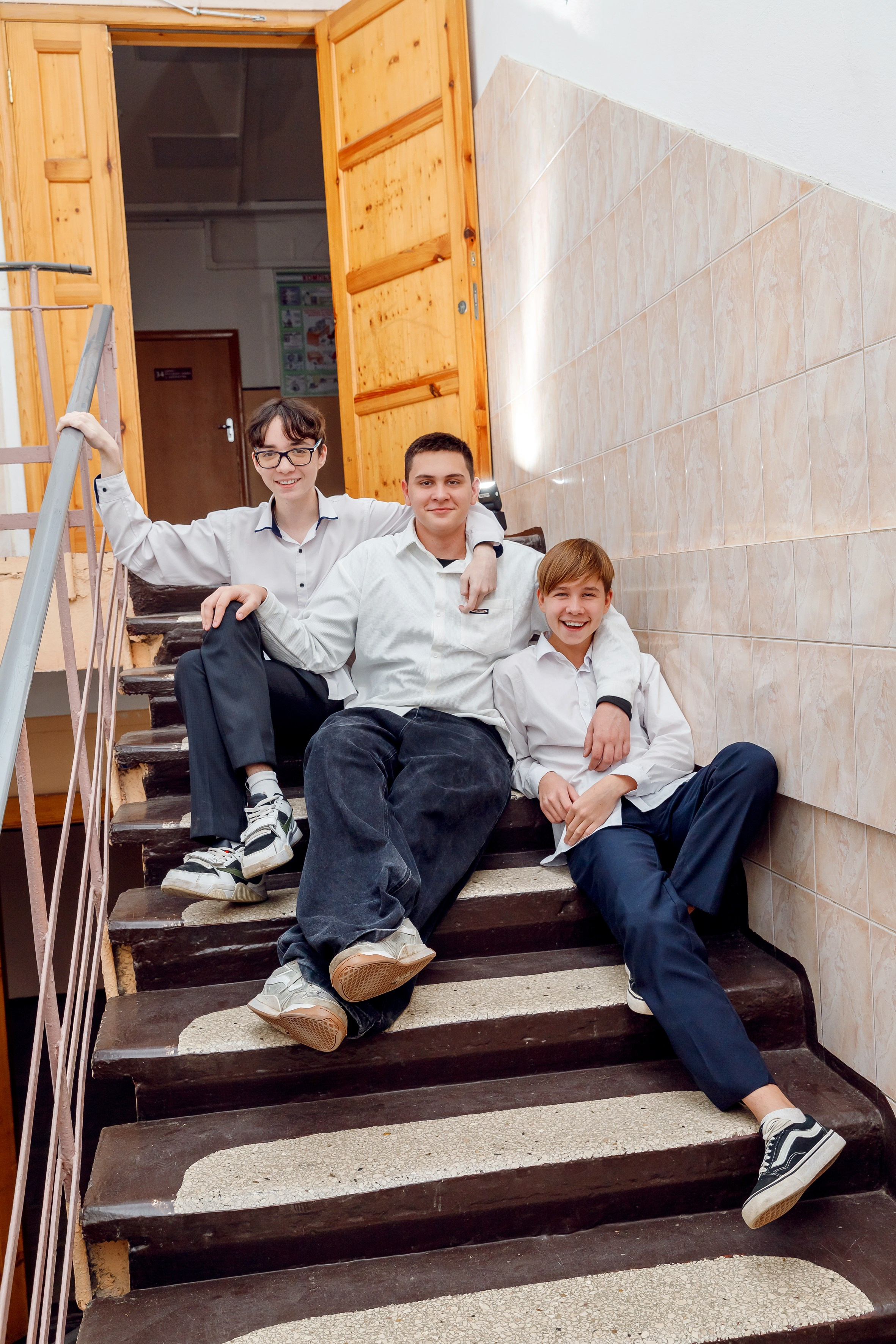 И В ШКОЛЕ ЕСТЬ ЖИЗНЬ. Марина Ушакова. Фотограф. Выпускные альбомы. г. Краснодар