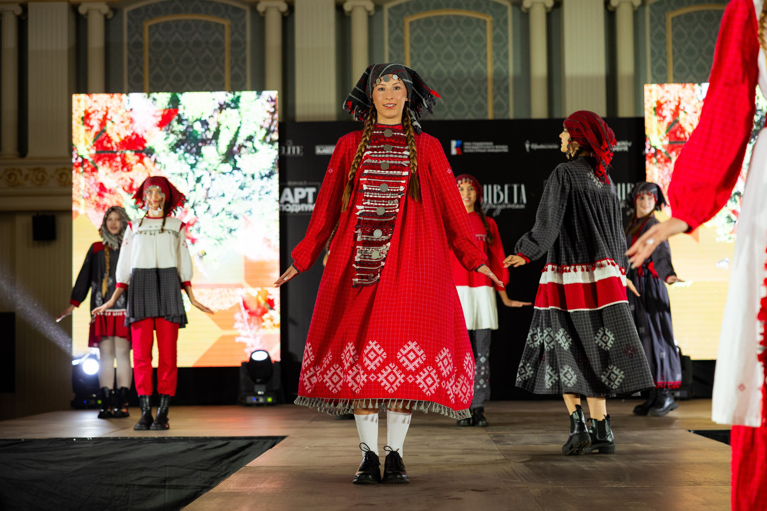 Арт-подиум «Цвета Удмуртии». Показ мод [25/10/24]. Фотограф Виноградов Константин