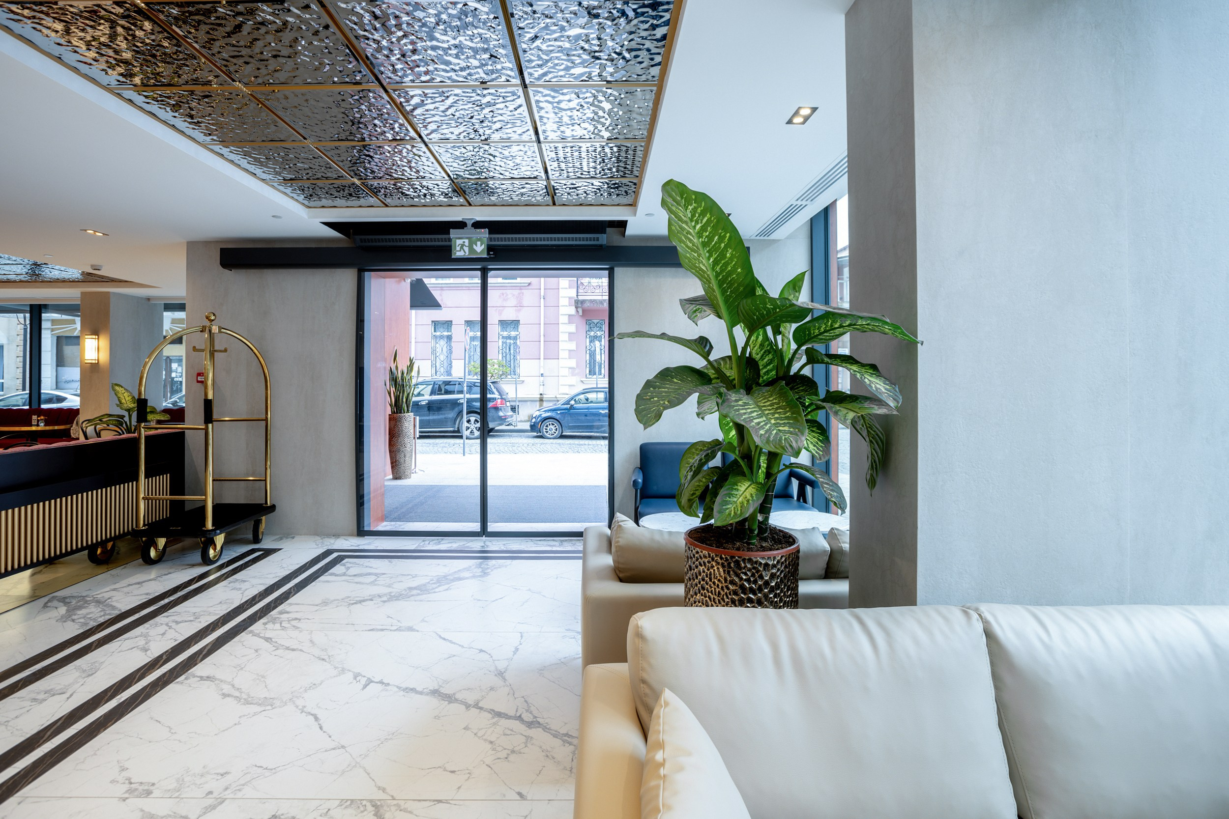 HOTEL PIAZZA EPIGRAPH (BATUMI). Режиссёр, клипмейкер, фотограф — Андрей Охота