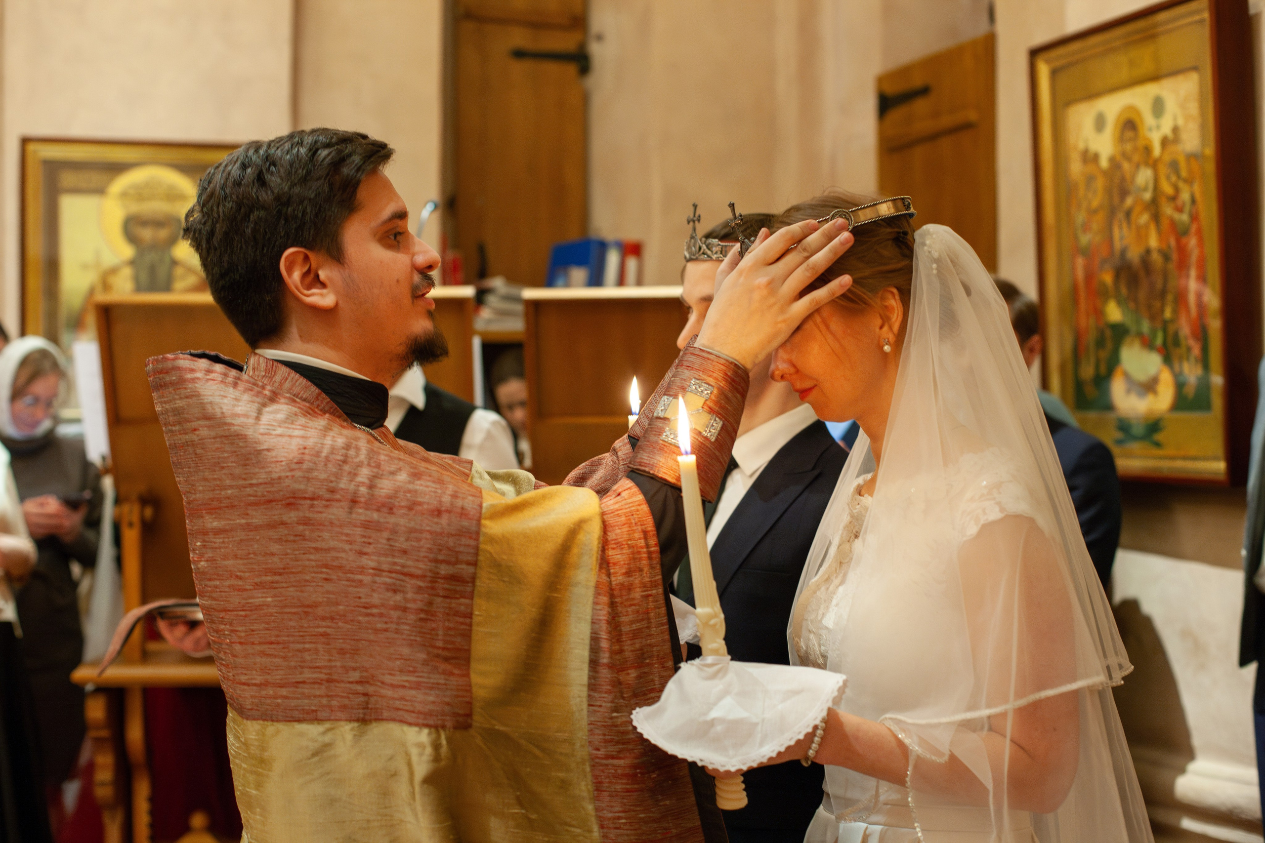 Венчание в храме Антипы Пергамского, стиль «ORWO UT21». Фотограф на крещение/венчание