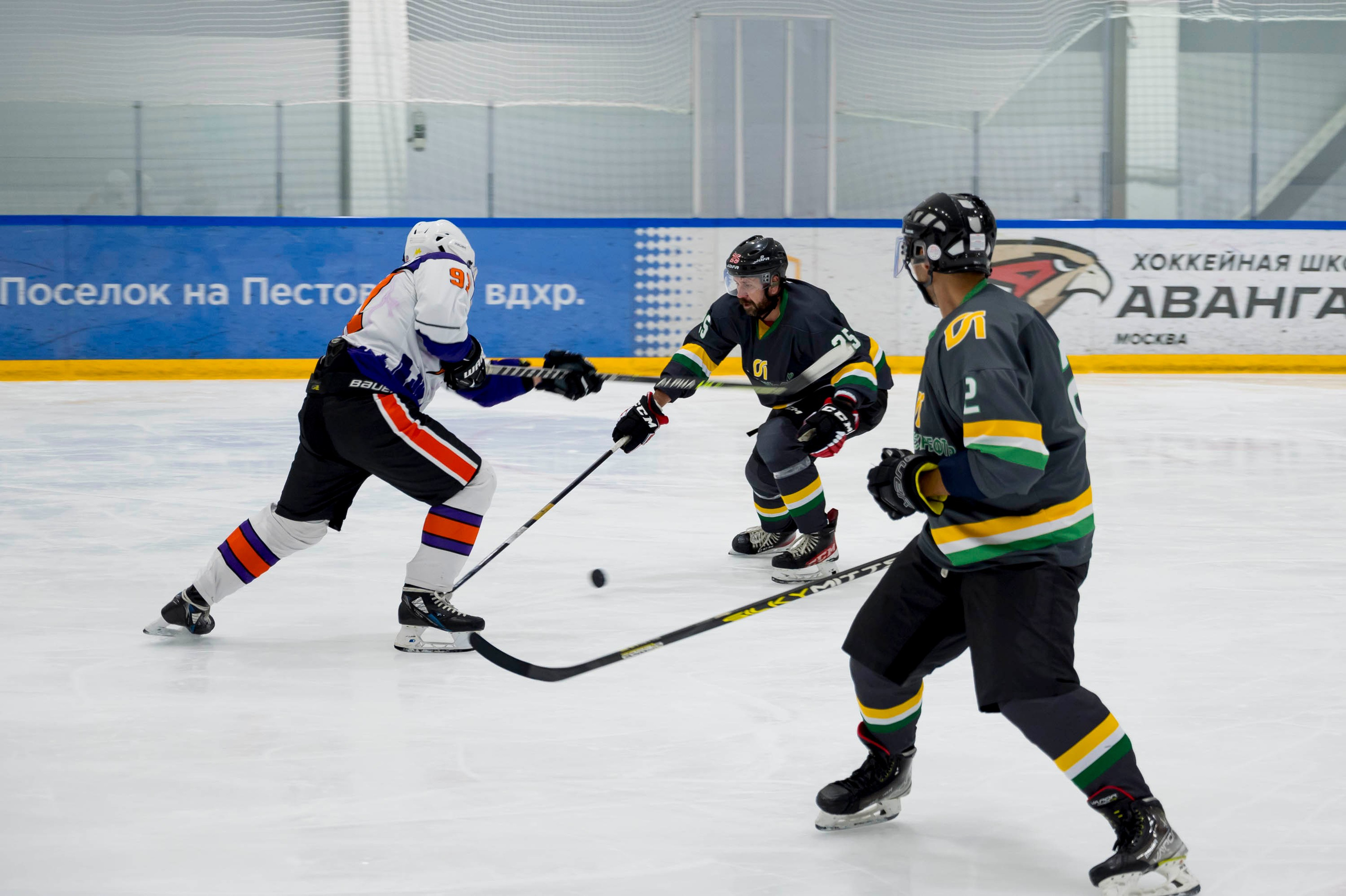 Хоккейный матч корпоративной команды Зарубежнефть. Репортажный фотограф и видеограф Слава Думчев. Тимбилдинги, отчетники, корпоративы