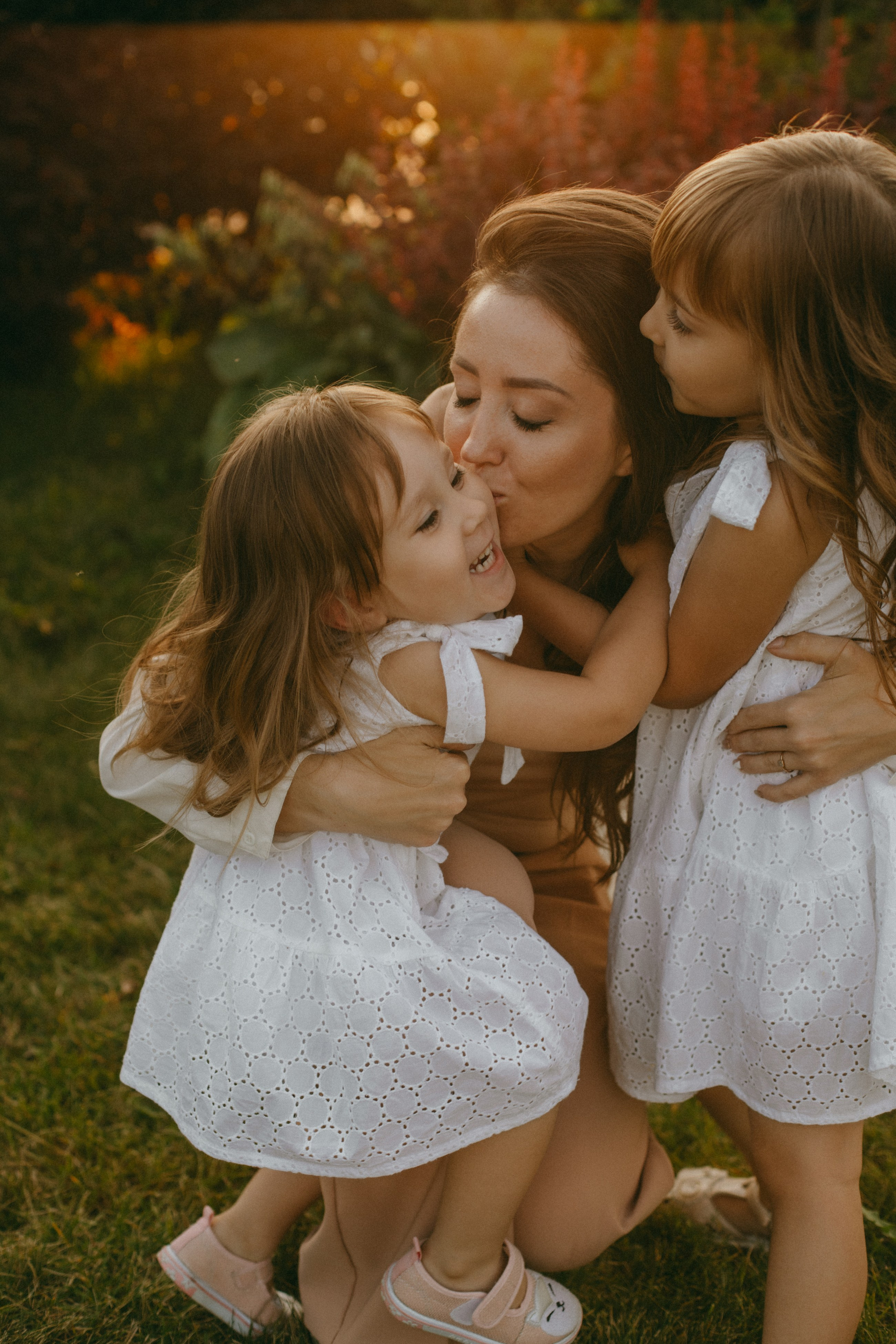 Эмма и Влада на летней прогулке с мамой. Фотограф Наталья Кургина Слюдянка Иркутск