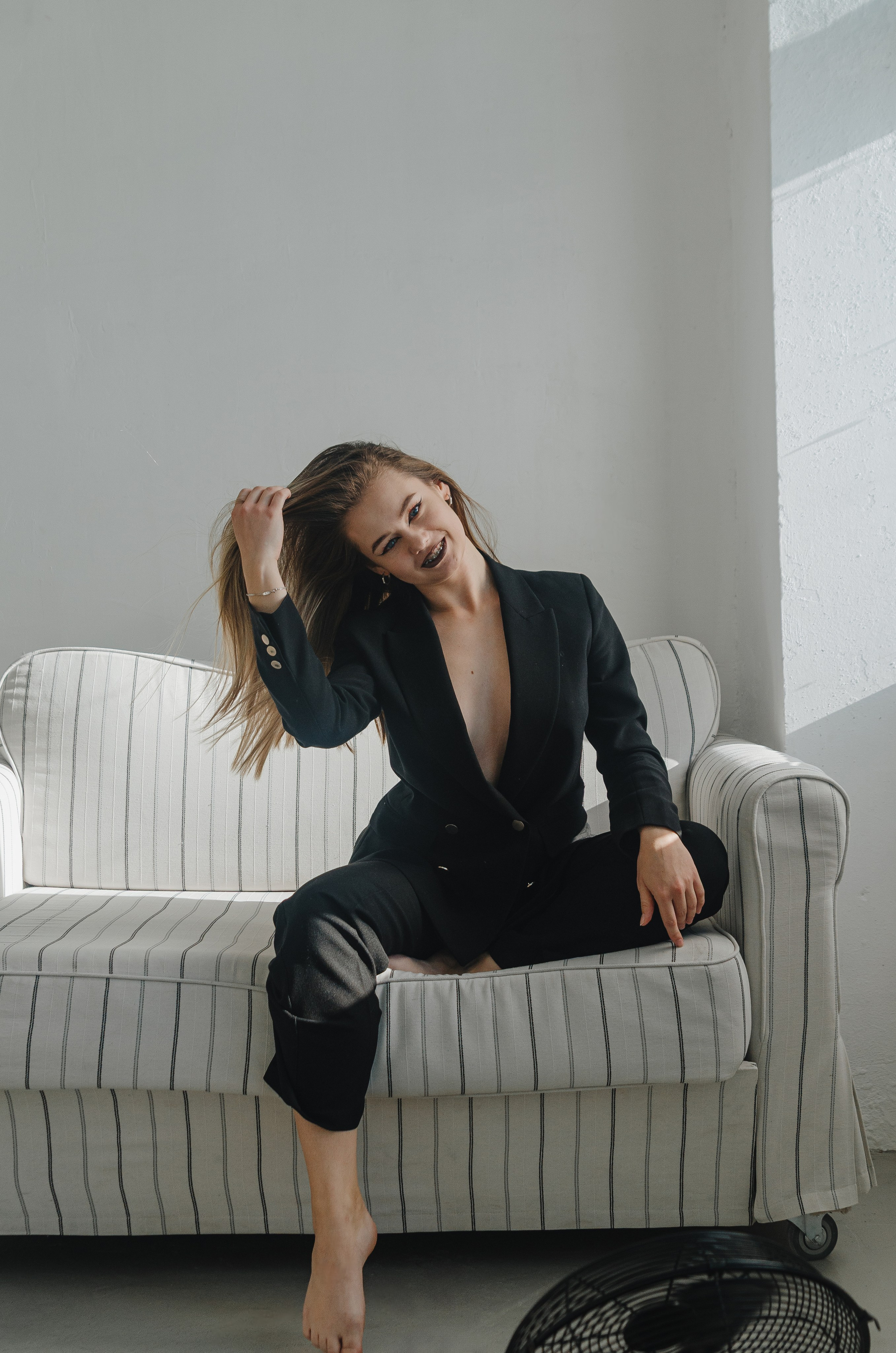 Женская фотосессия в стиле минимализм. Денисова Аля — фотограф для парных съемок и индивидуальных историй в Барнауле