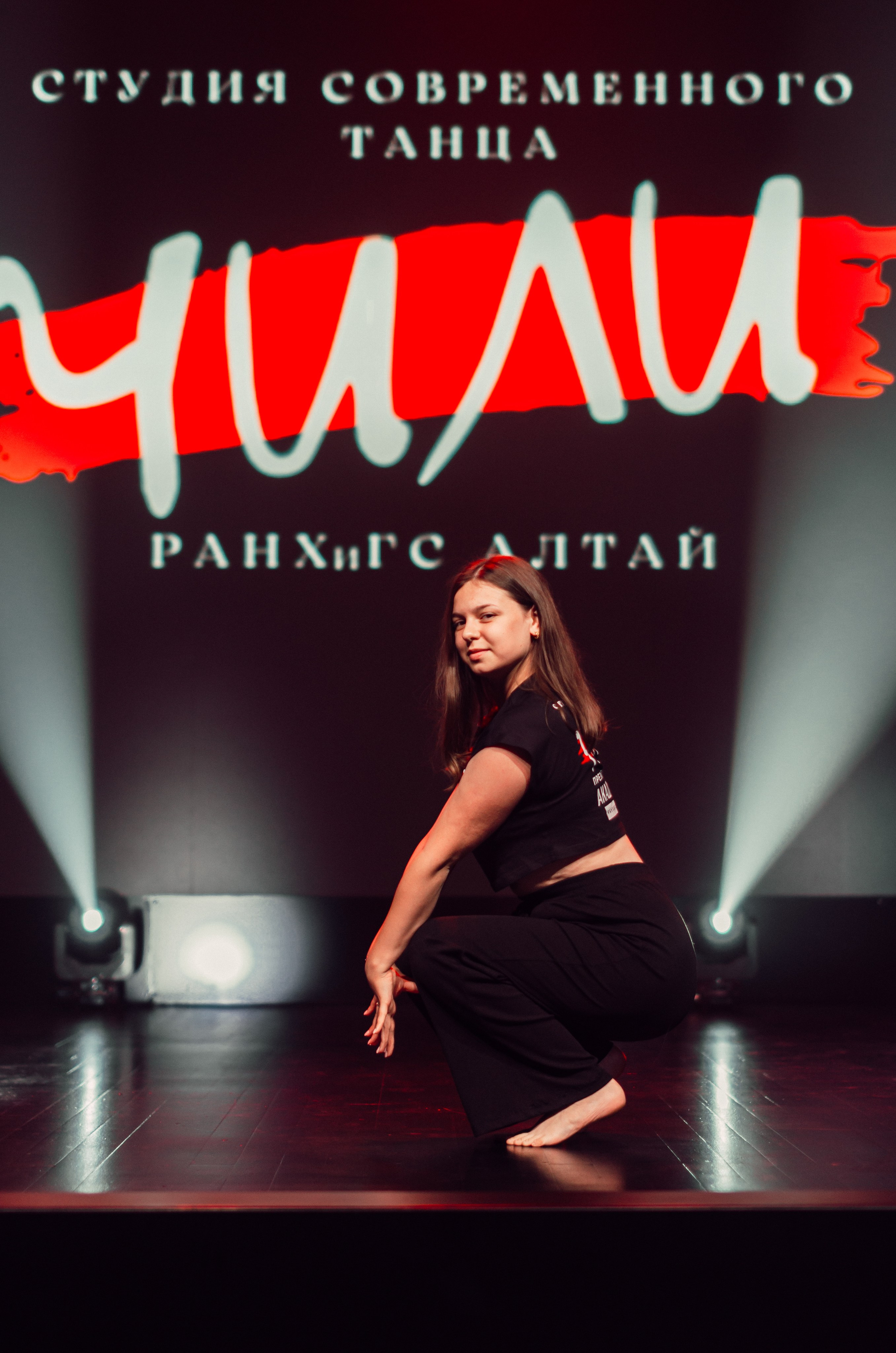 Групповая фотосъемка танцевального коллектива. Денисова Аля — фотограф для парных съемок и индивидуальных историй в Барнауле