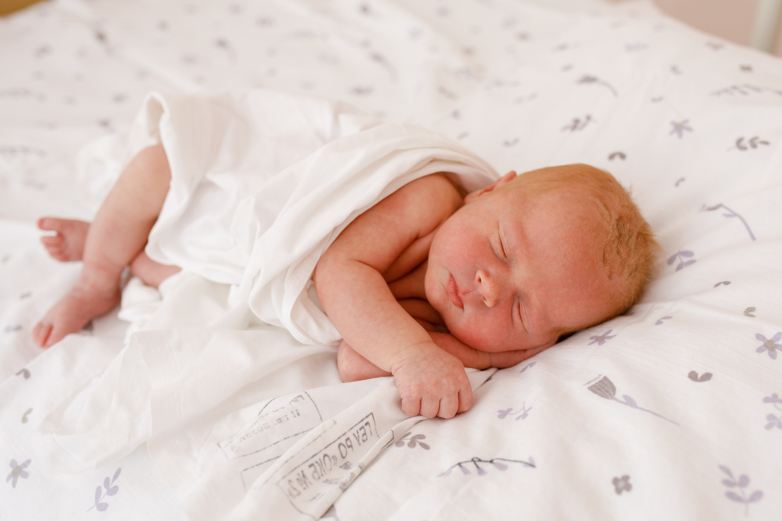 Фотосессия в палате. Фотограф новорожденных Ростов-на-Дону