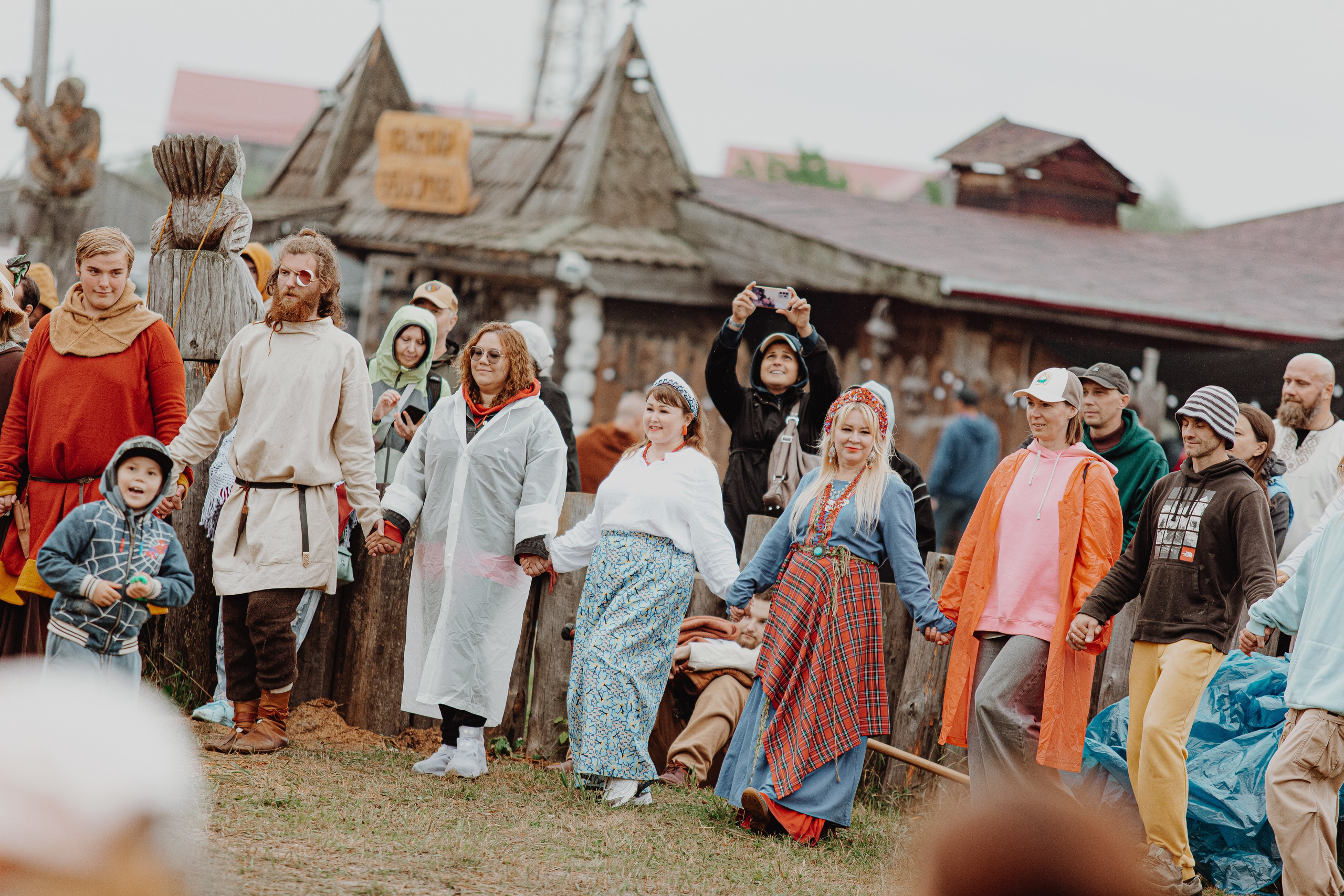 Фестиваль «Абалакское поле» XVI. Арт-фотограф Крис Л. в Тобольске: портрет, семейные, свадьбы