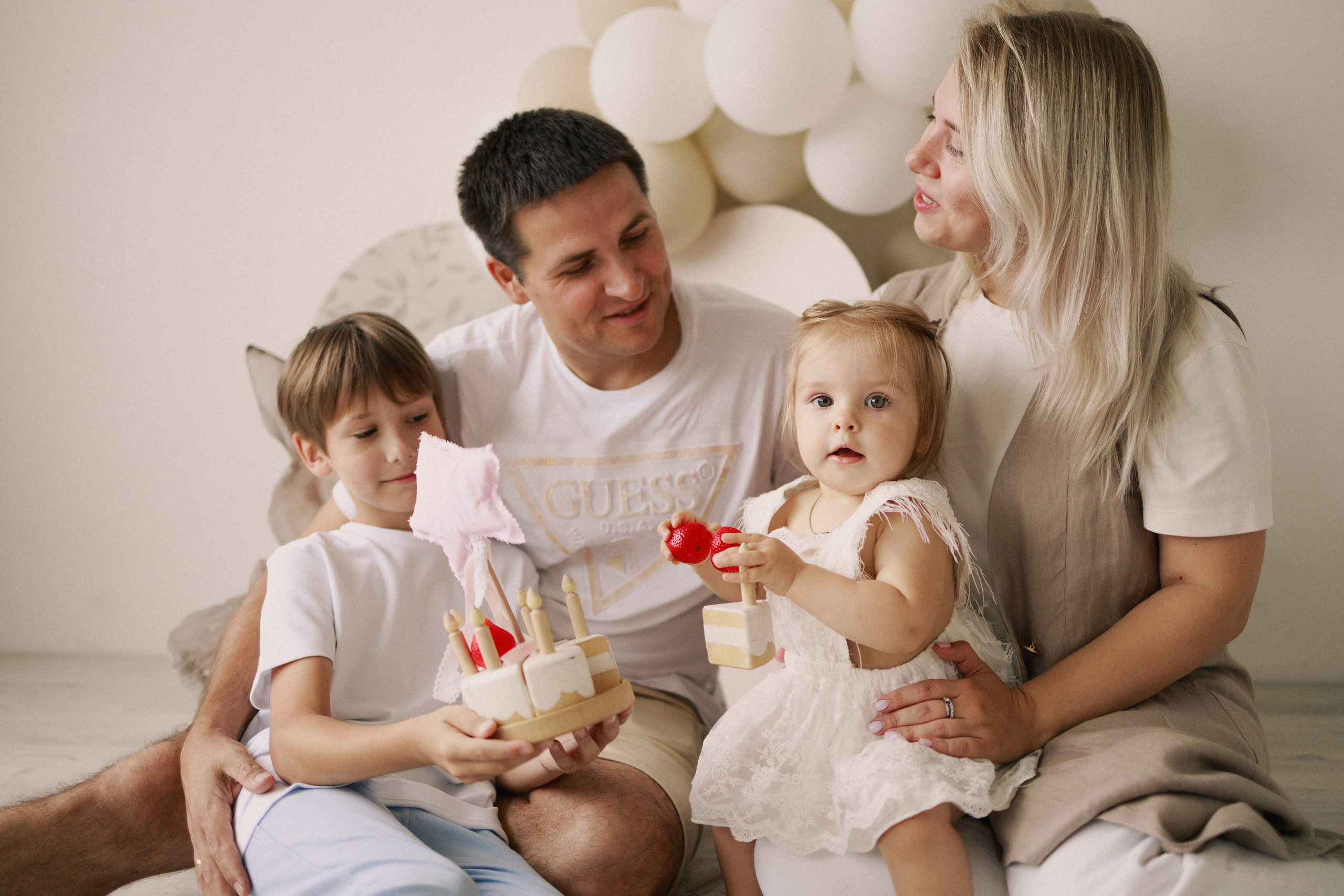 Семейная фотосъемка на годик. Семейный видеограф в Москве Элина Ладова