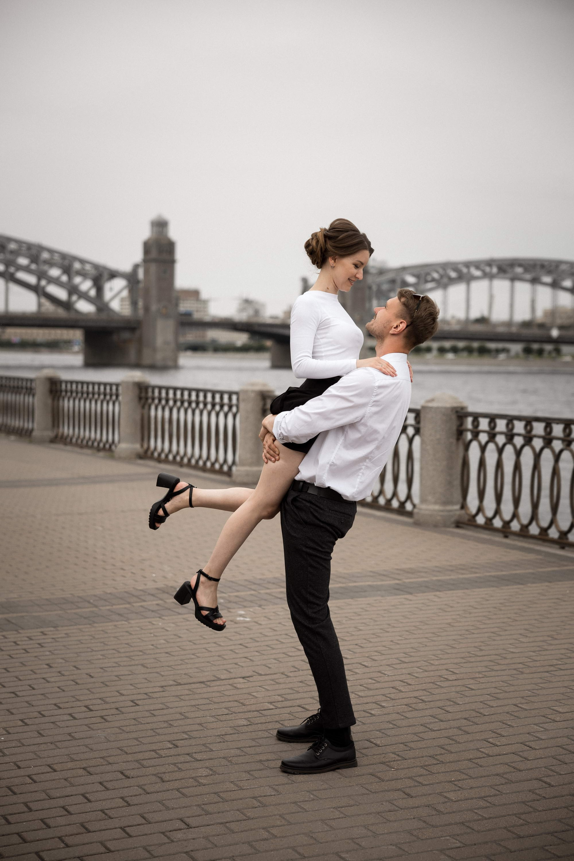 Лавстори в городе. Свадебный фотограф Игорь Брундасов 8PHOTO на свадьбу венчание загс СПб