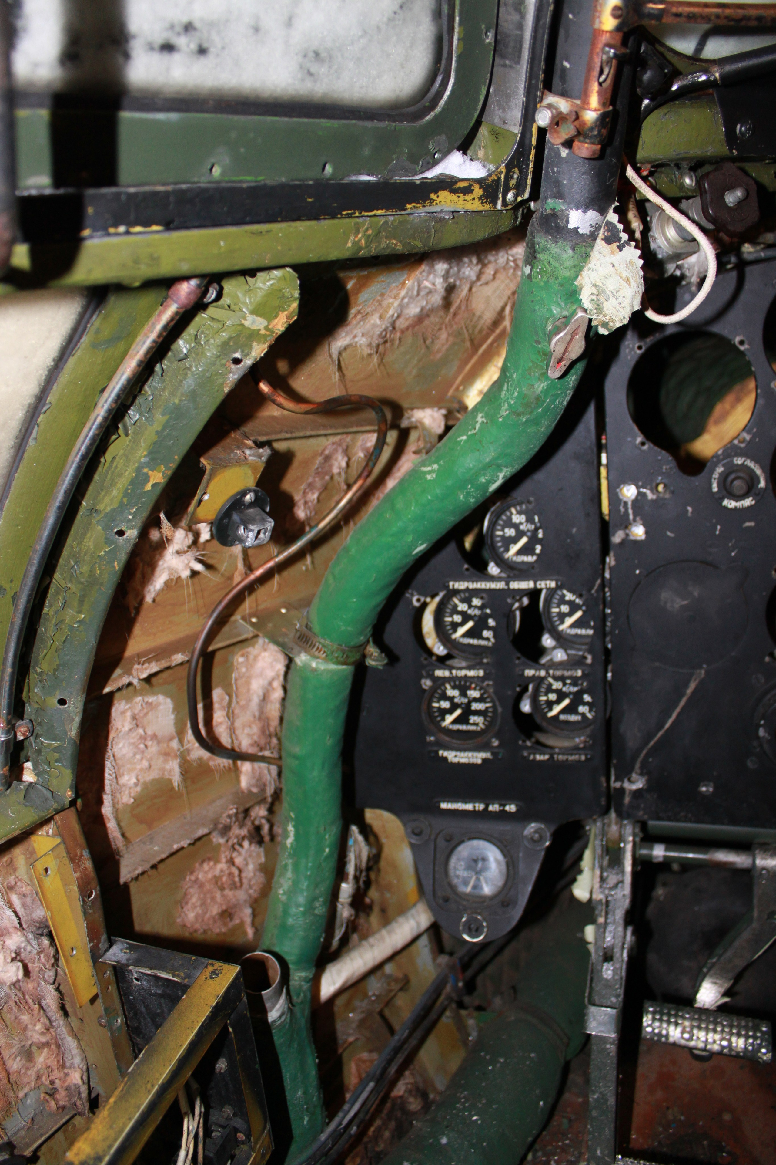 Ил-14Т «Голубая Мечта» работы в Тушино (2011 г.). Фотоальбом показывающий увлекательный мир авиации и мир медведей Андрея Иванова