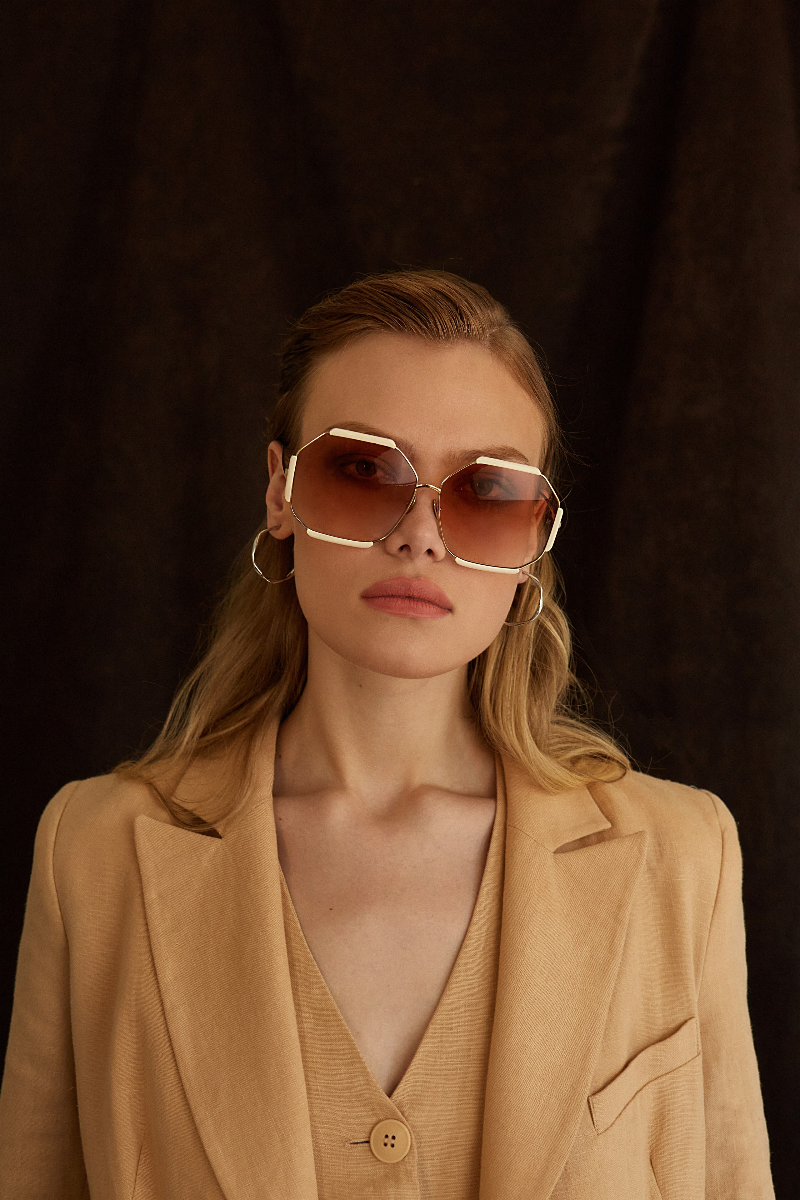 Лера, 40-42 р-р, рост 178. KED Production — продакшн из СПб. Создаём фото, видео и контент, который помогает брендам и селлерам продавать больше