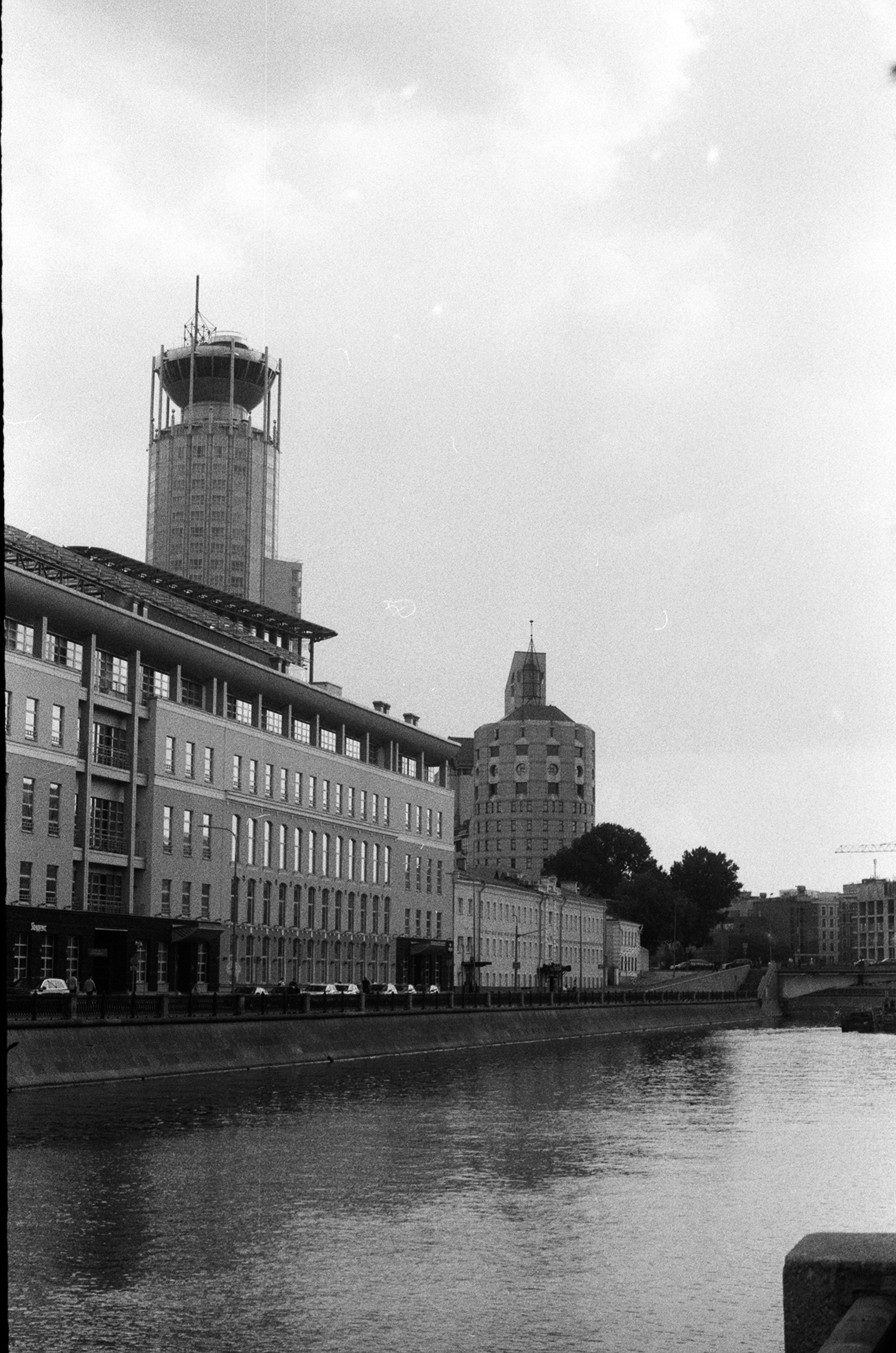 Альбом пленочных ЧБ-фото. Репортажный и семейный фотограф — Шелихов Сергей