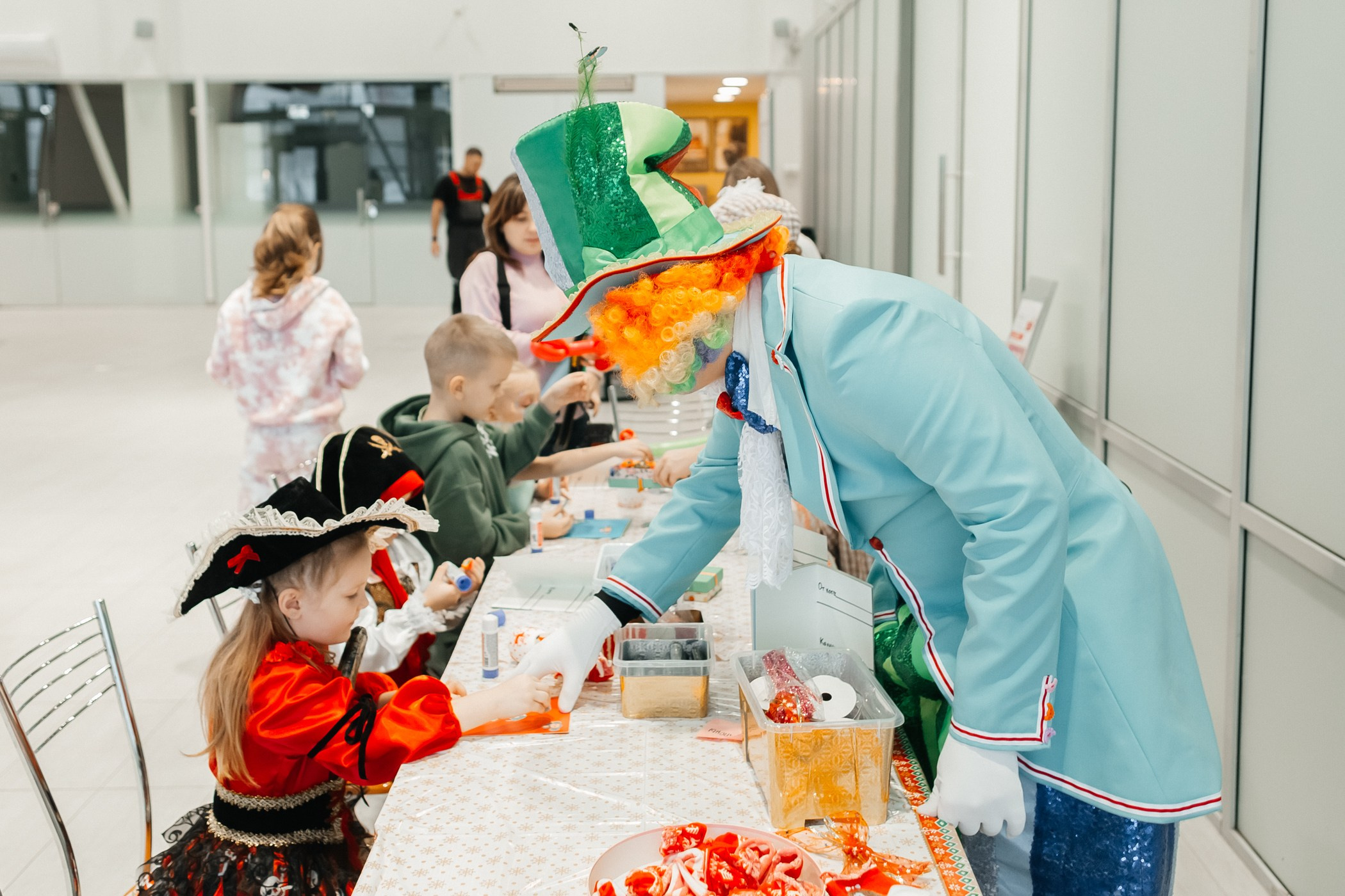 Детский мастер-класс в «Картель Авто» — «Студия чудес Алиса». Фотограф Кемерово | Сергей