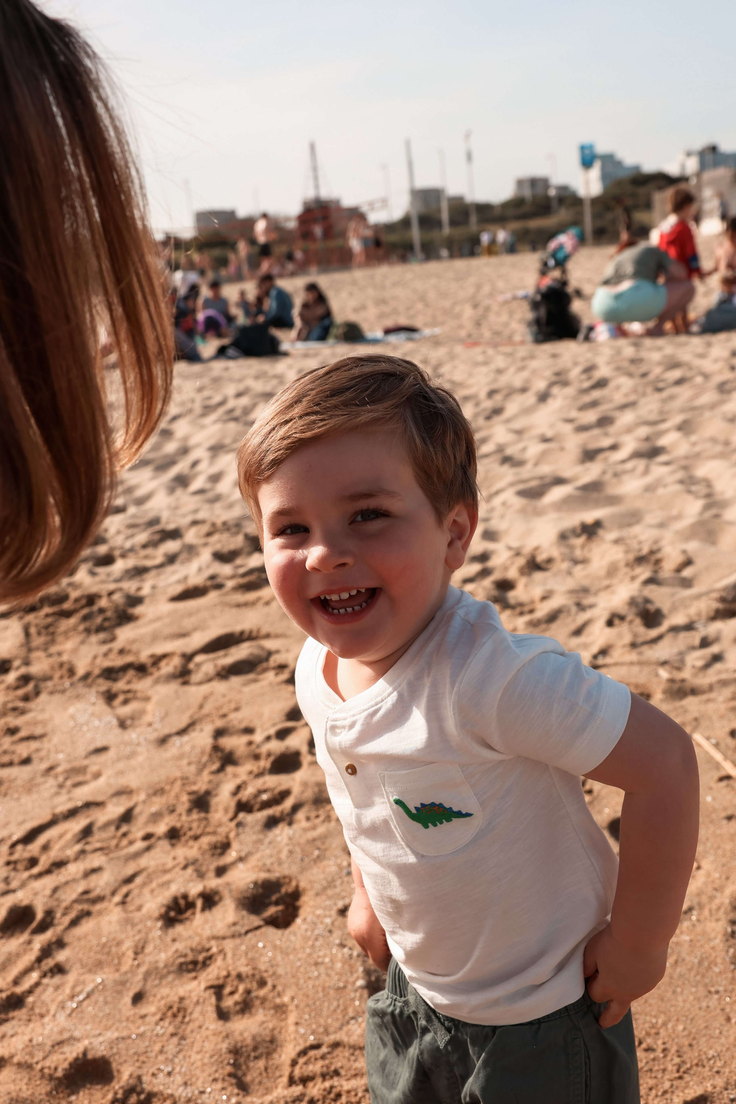 Family pizza at the sea. Natalia Zhuravleva|family, newborn, maternity photographer in Barcelona