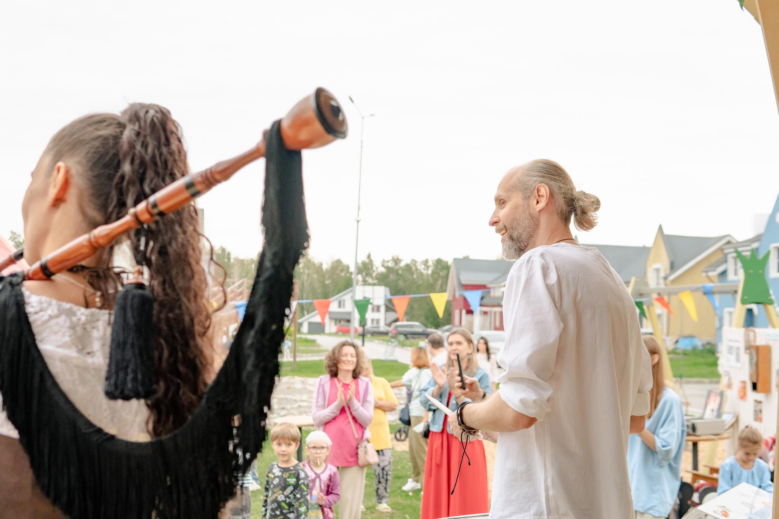 музыканты в Деревне Мира