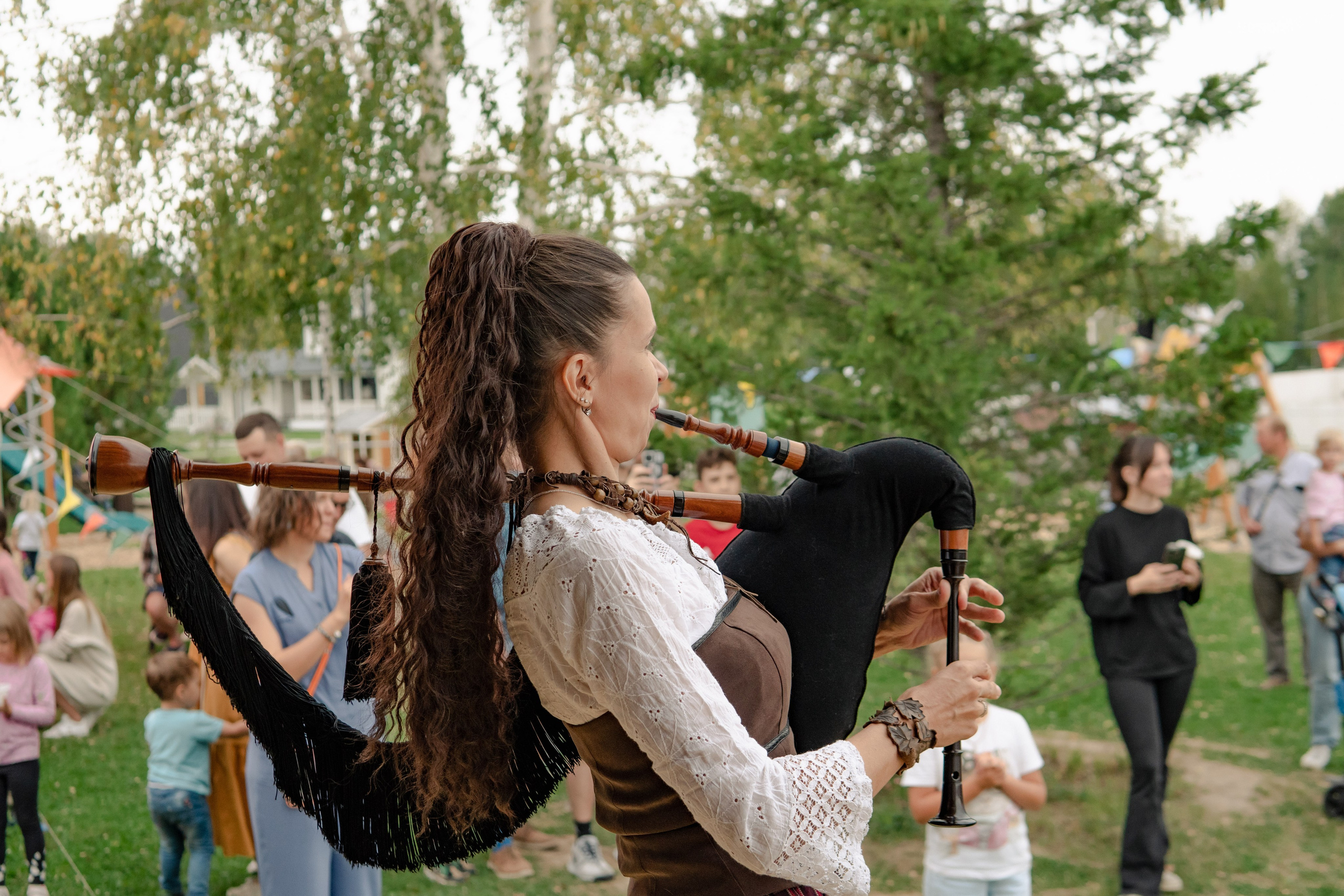 музыканты в Деревне Мира