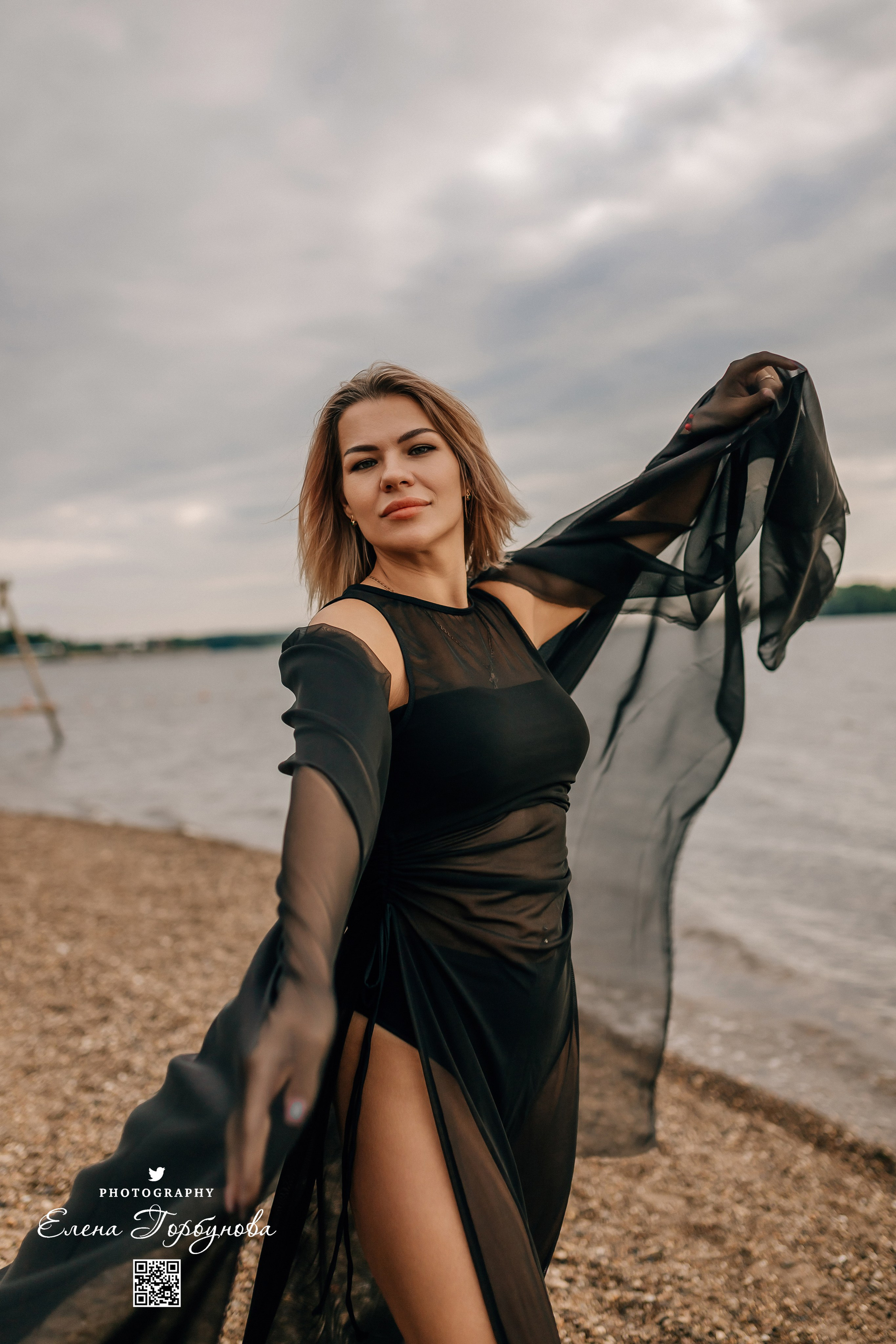 Черная серия с тканью. Набережная. Александра и Таисия. Июль 2025 г. Фотограф Пермь. Свадьбы. Семья и дети, школа, д. сад. Фотокниги