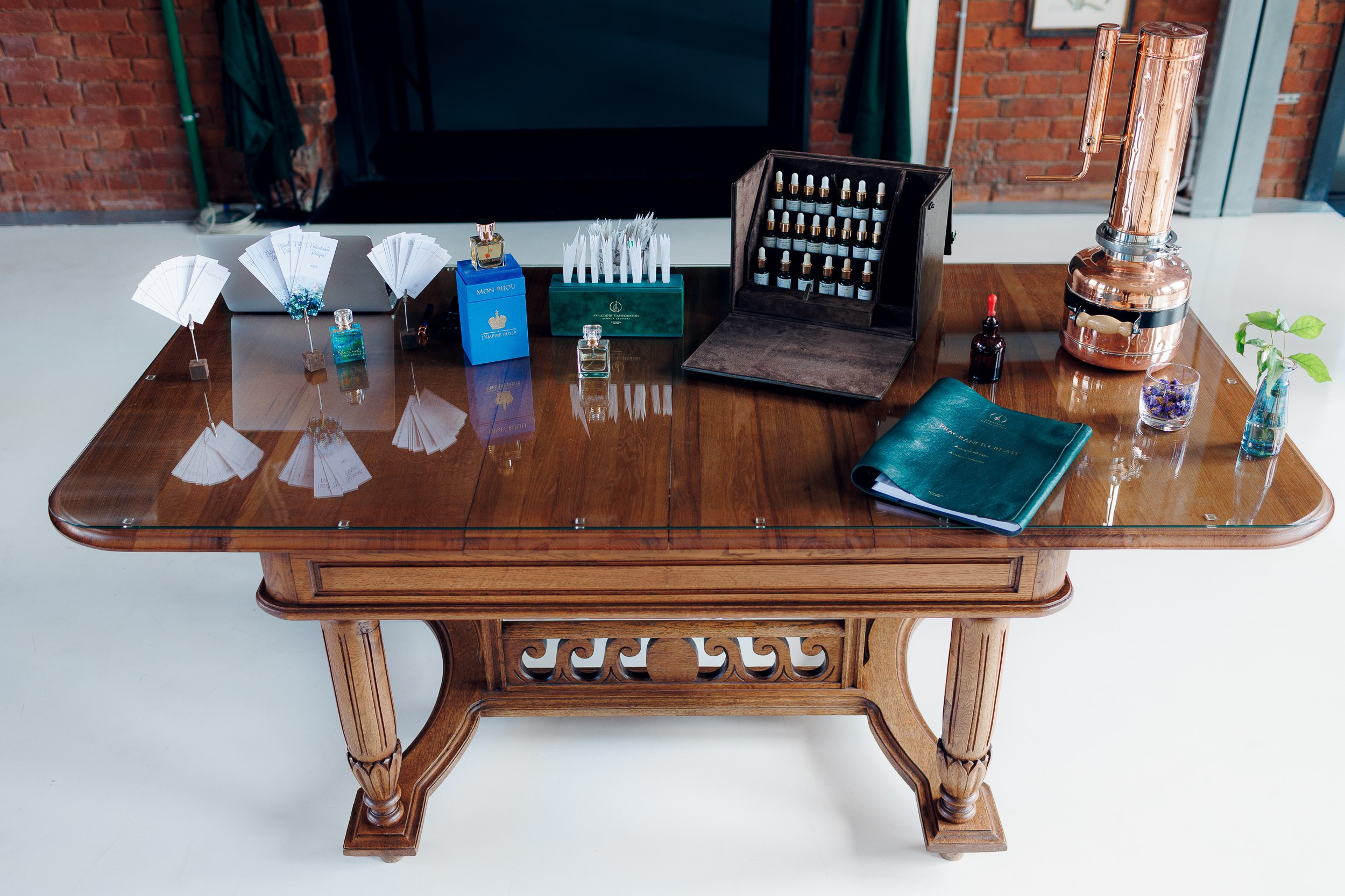 Мастер-класс в Академии парфюмерии Дениса Леонова. Алексей Соколов. Фотограф. Санкт-Петербург