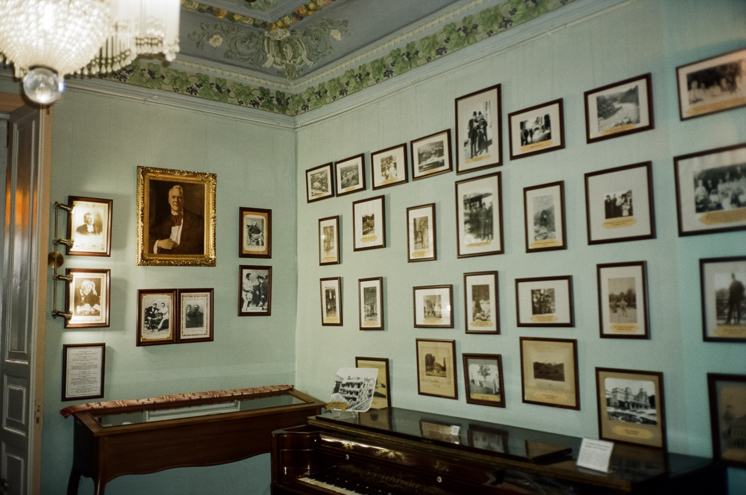 Дача Шаляпина. Прогулка по парку и цветочный календарь 1 мая. Фотограф-документалист Мария Осокина