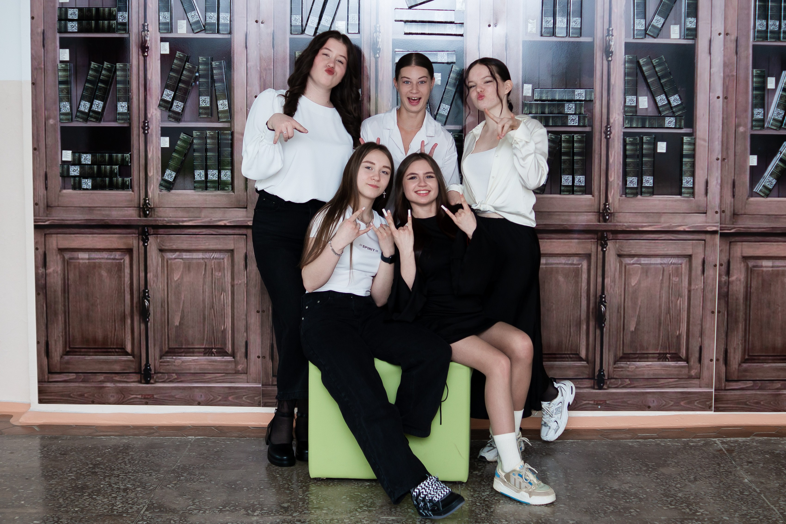 Фотосессия для альбомов. Школа. Выпускники 11 классов. Выпускные Альбомы и Фотосессии п. Кавалерово